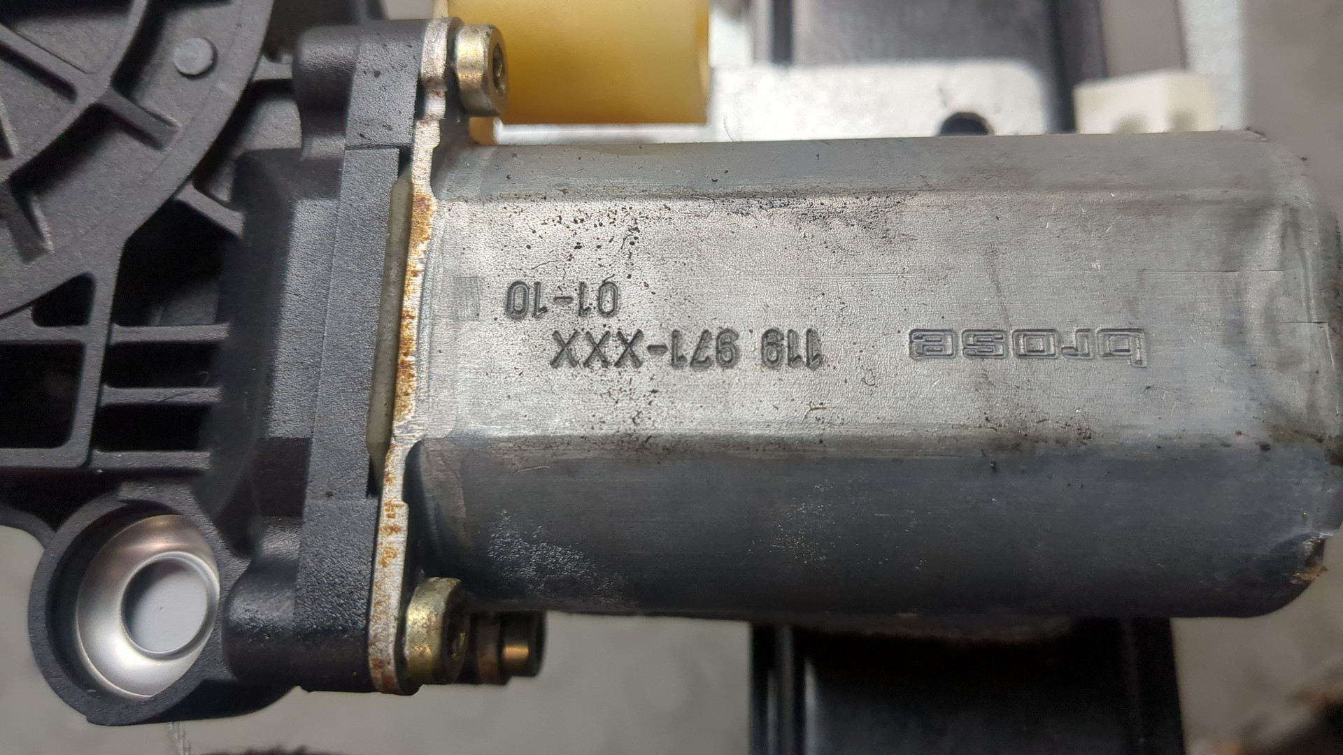 Стеклоподъемник электр. задний левый