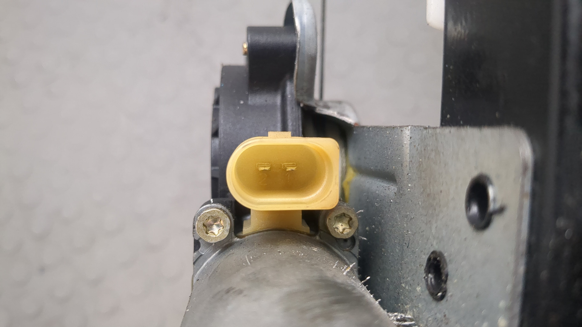 Стеклоподъемник электр. задний левый