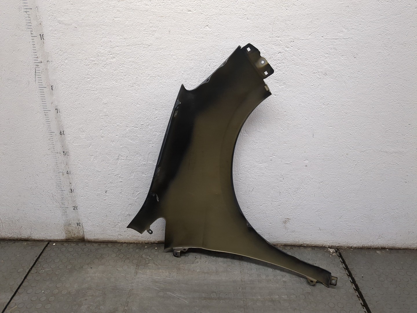 Крыло переднее левое