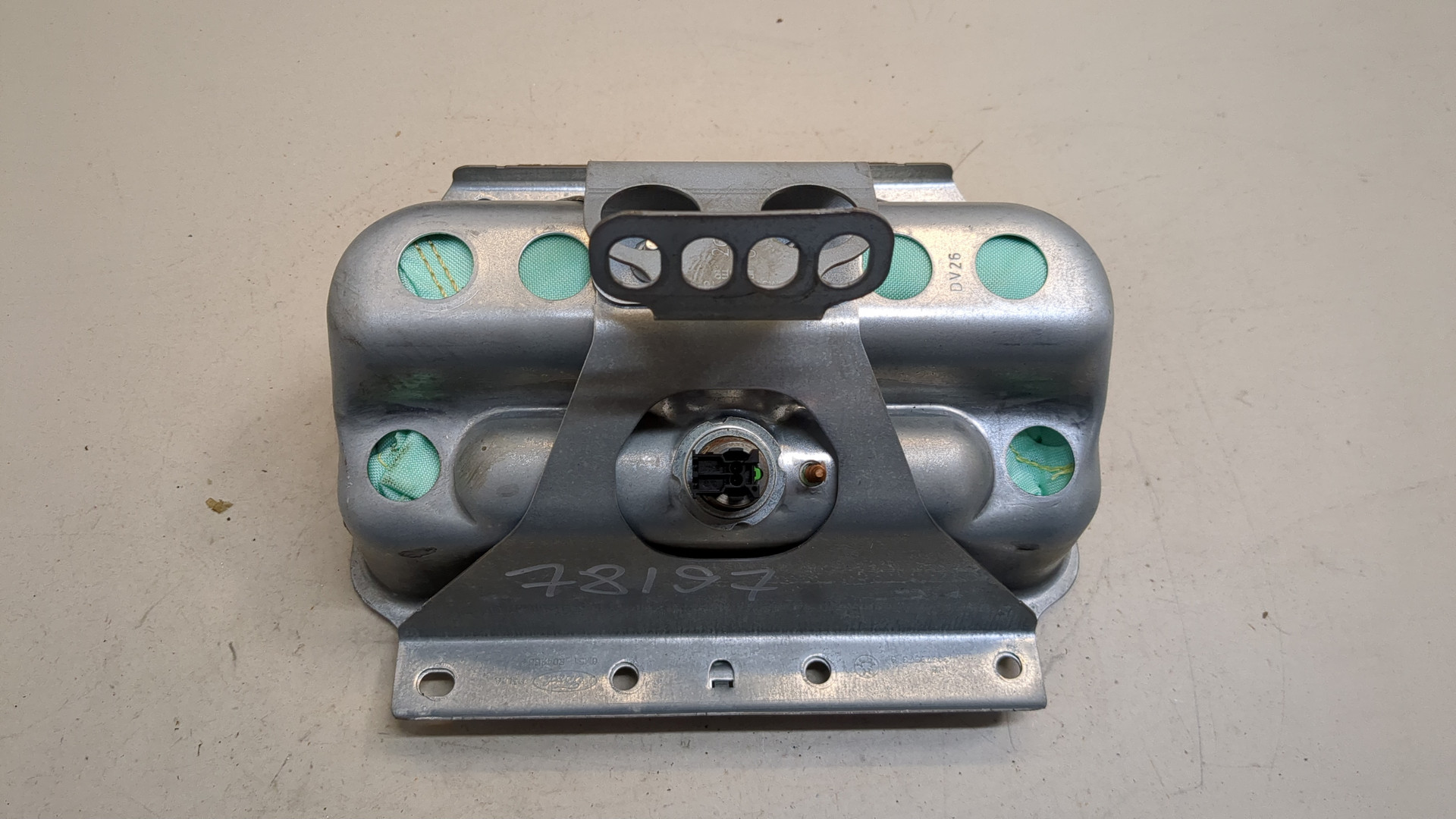 Подушка безопасности пассажирская (в торпедо)