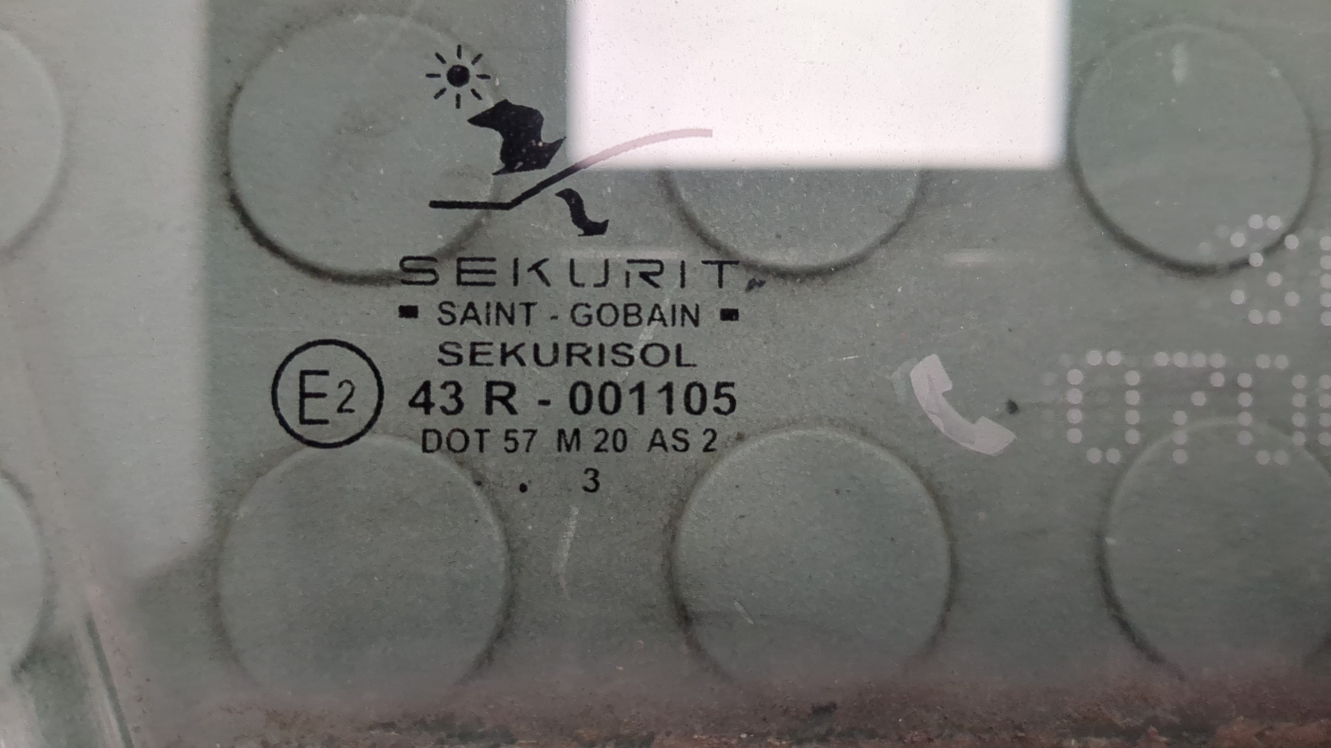 Стекло двери передней правой