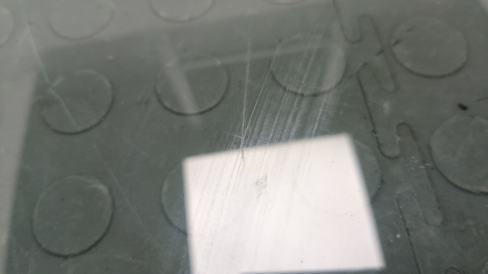 Стекло двери передней правой