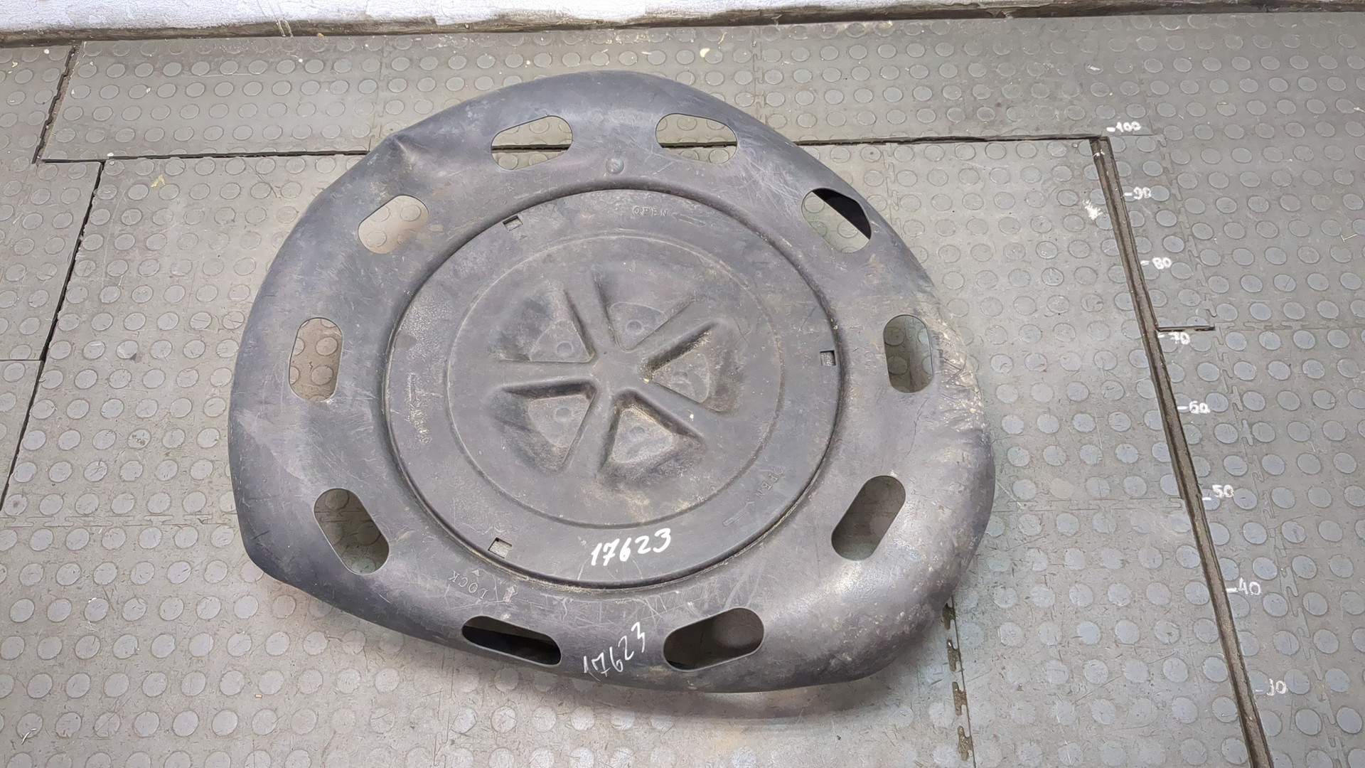 Чехол запасного колеса