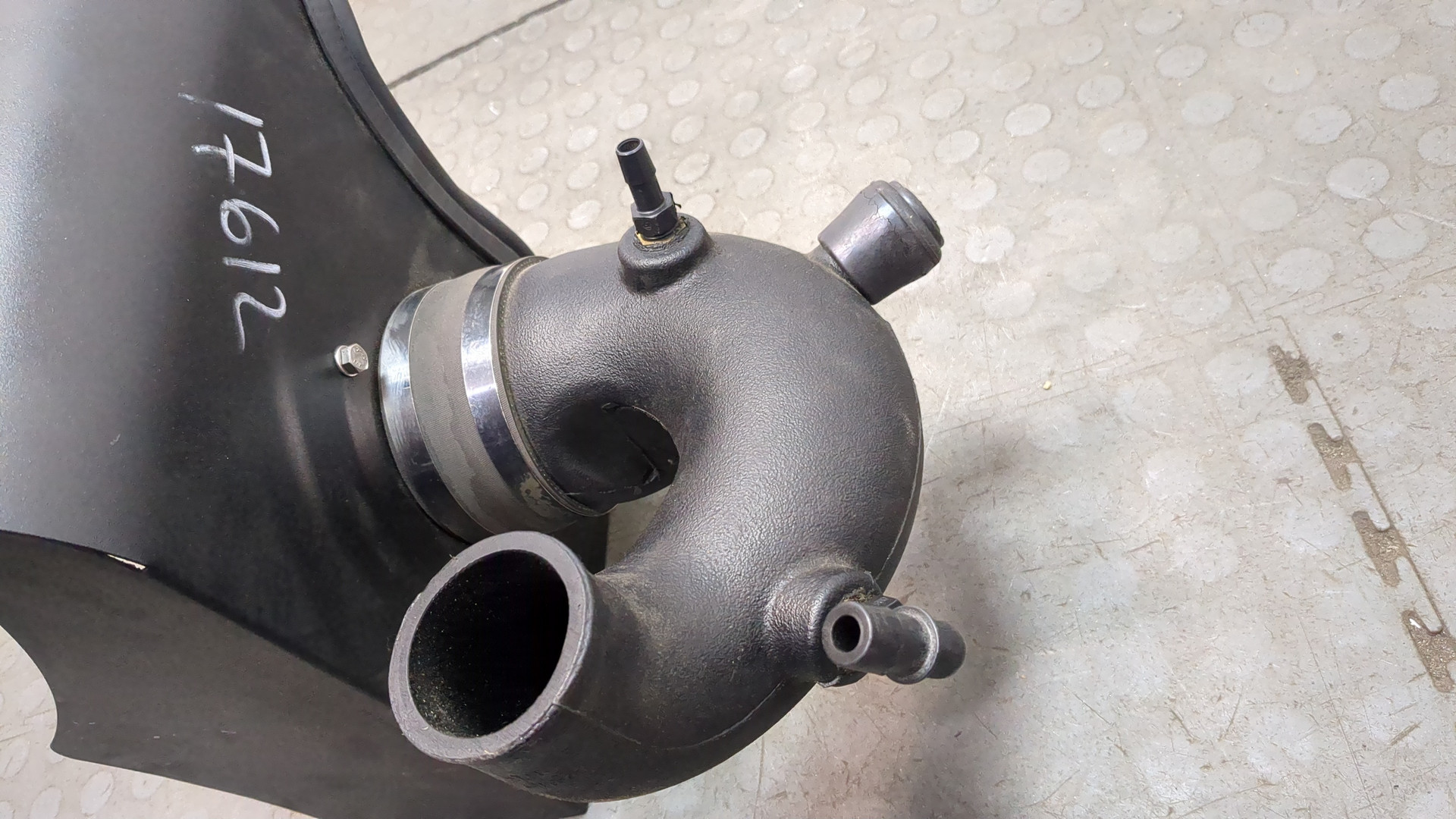 Патрубок воздушного фильтра