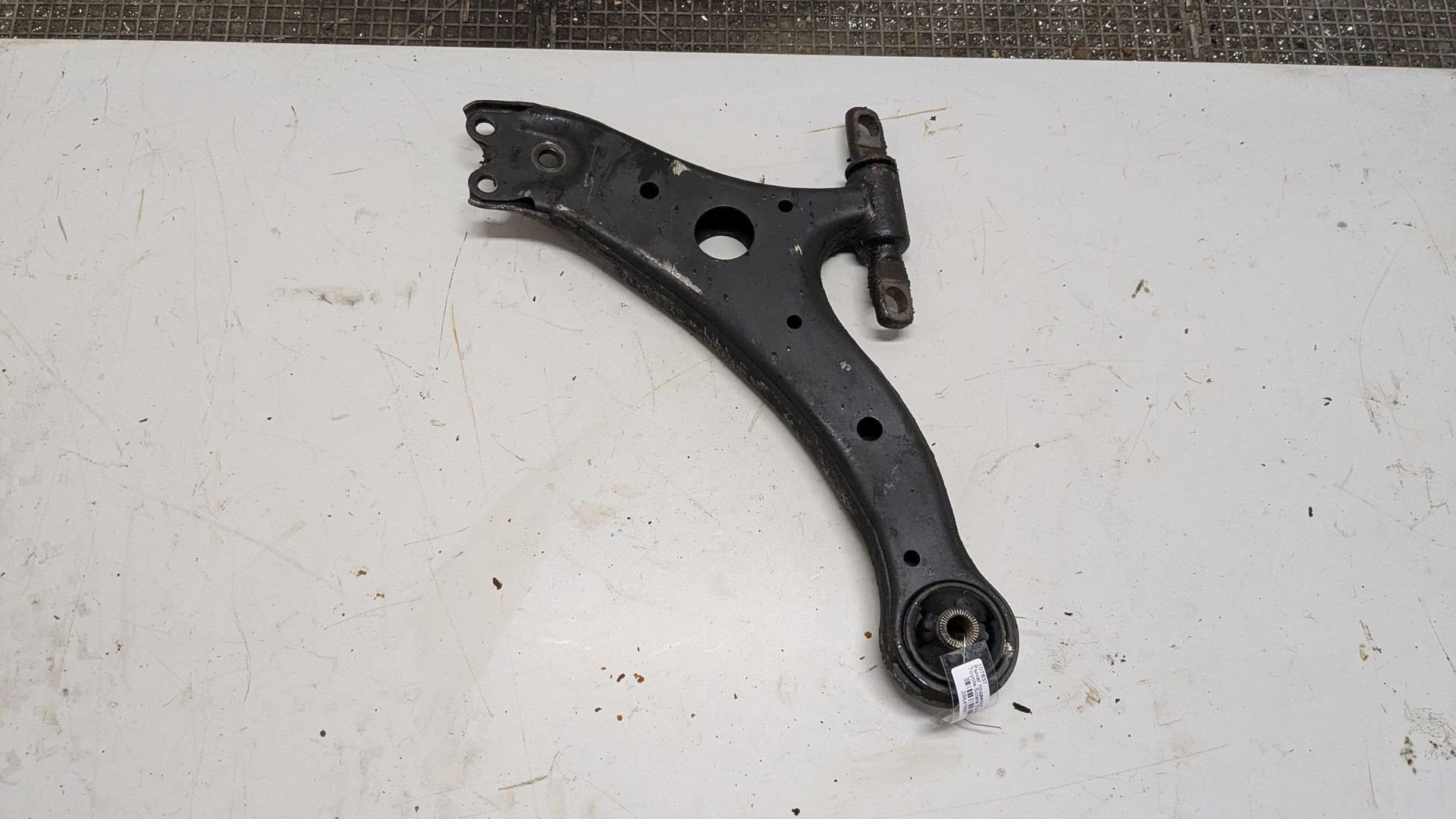 Рычаг передний правый