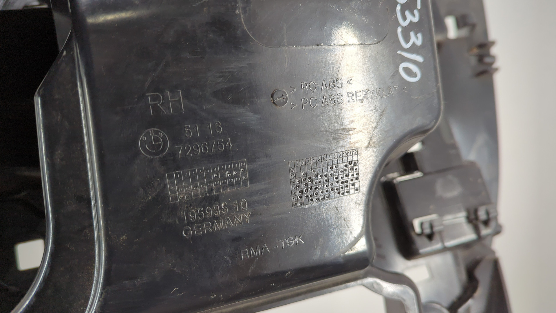 Кронштейн заднего бампера правый