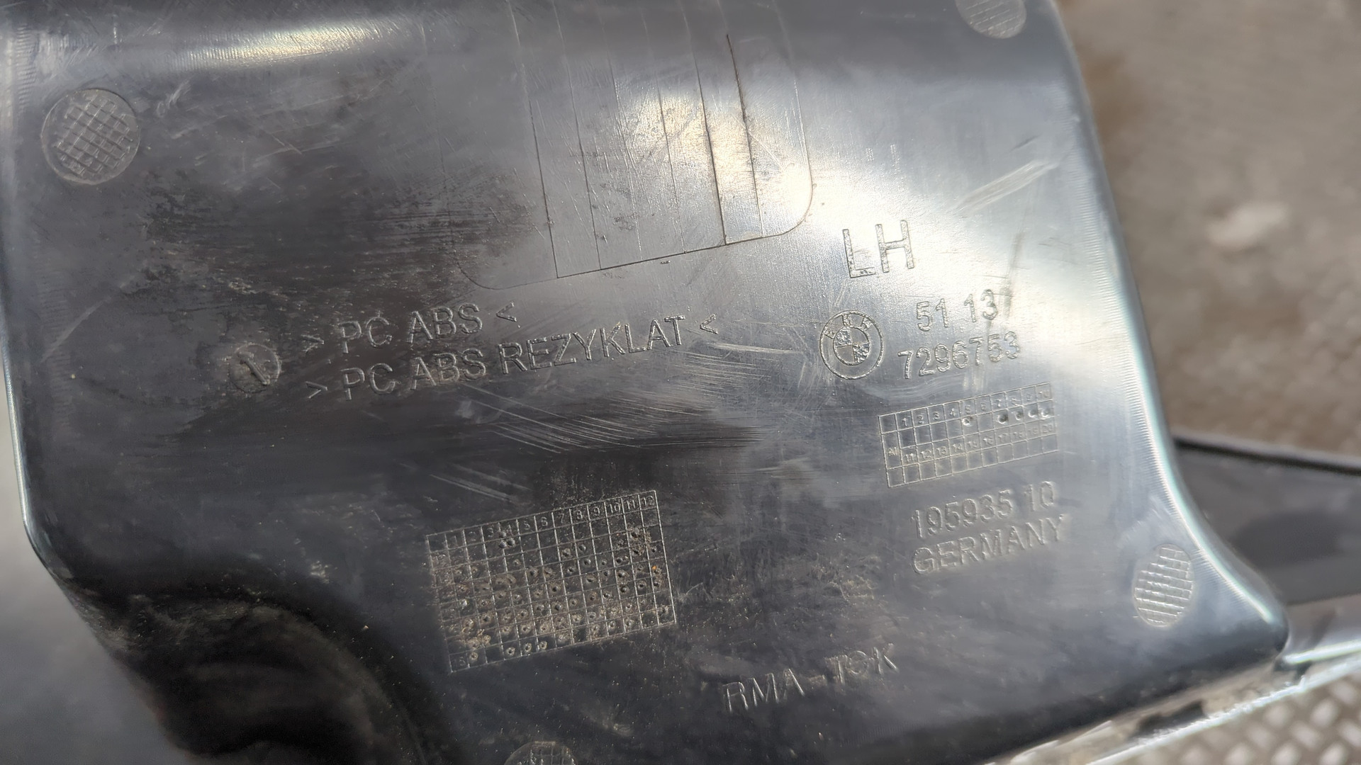 Кронштейн заднего бампера левый