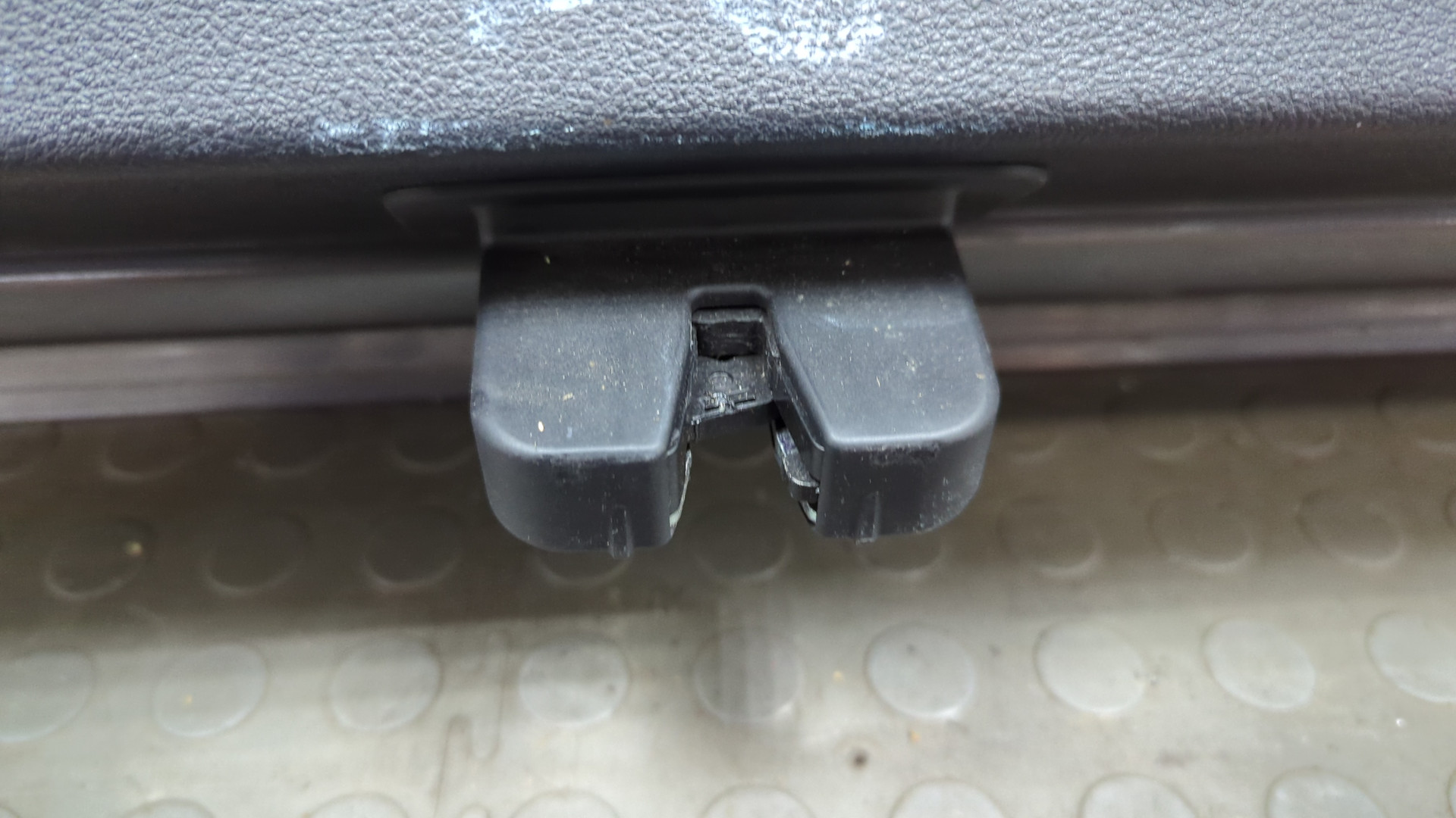 Дверь багажника