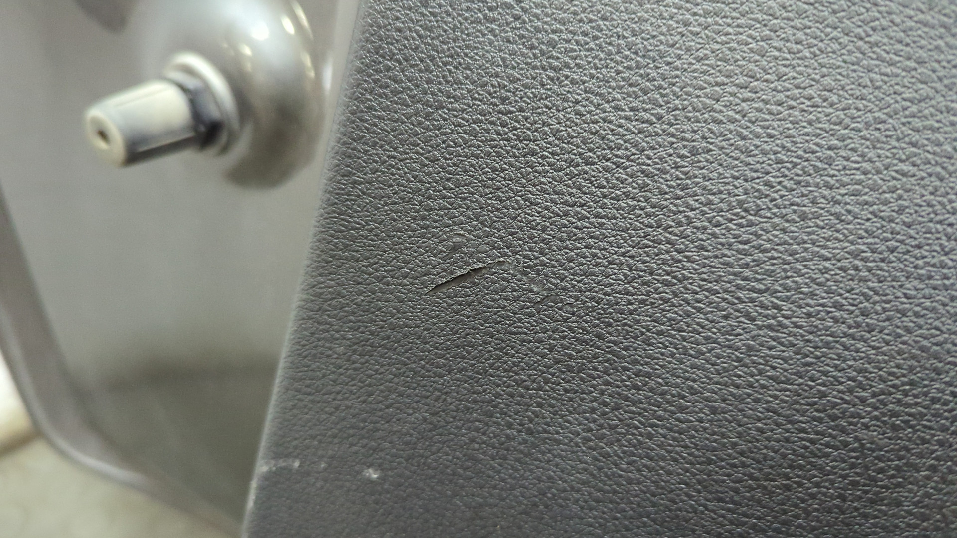 Дверь багажника