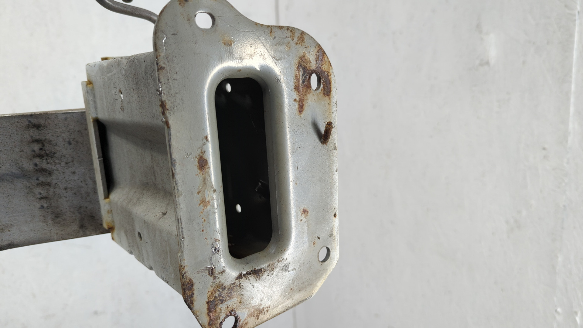 Усилитель переднего бампера