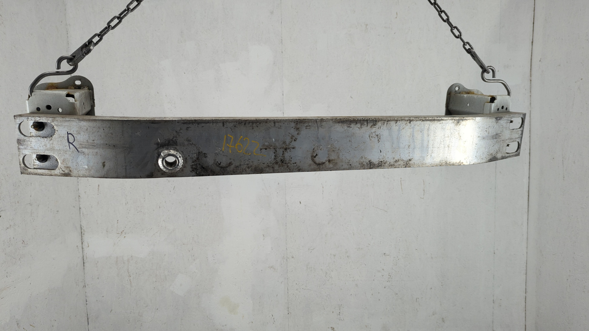 Усилитель переднего бампера