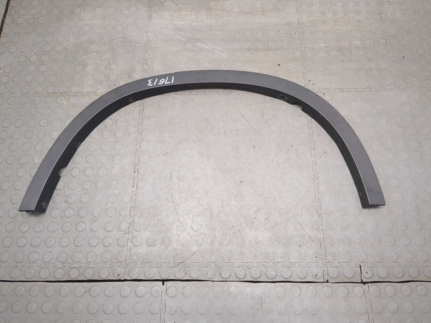 Накладка заднего крыла левого