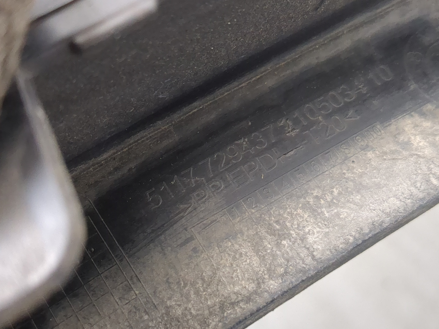 Молдинг заднего крыла правого