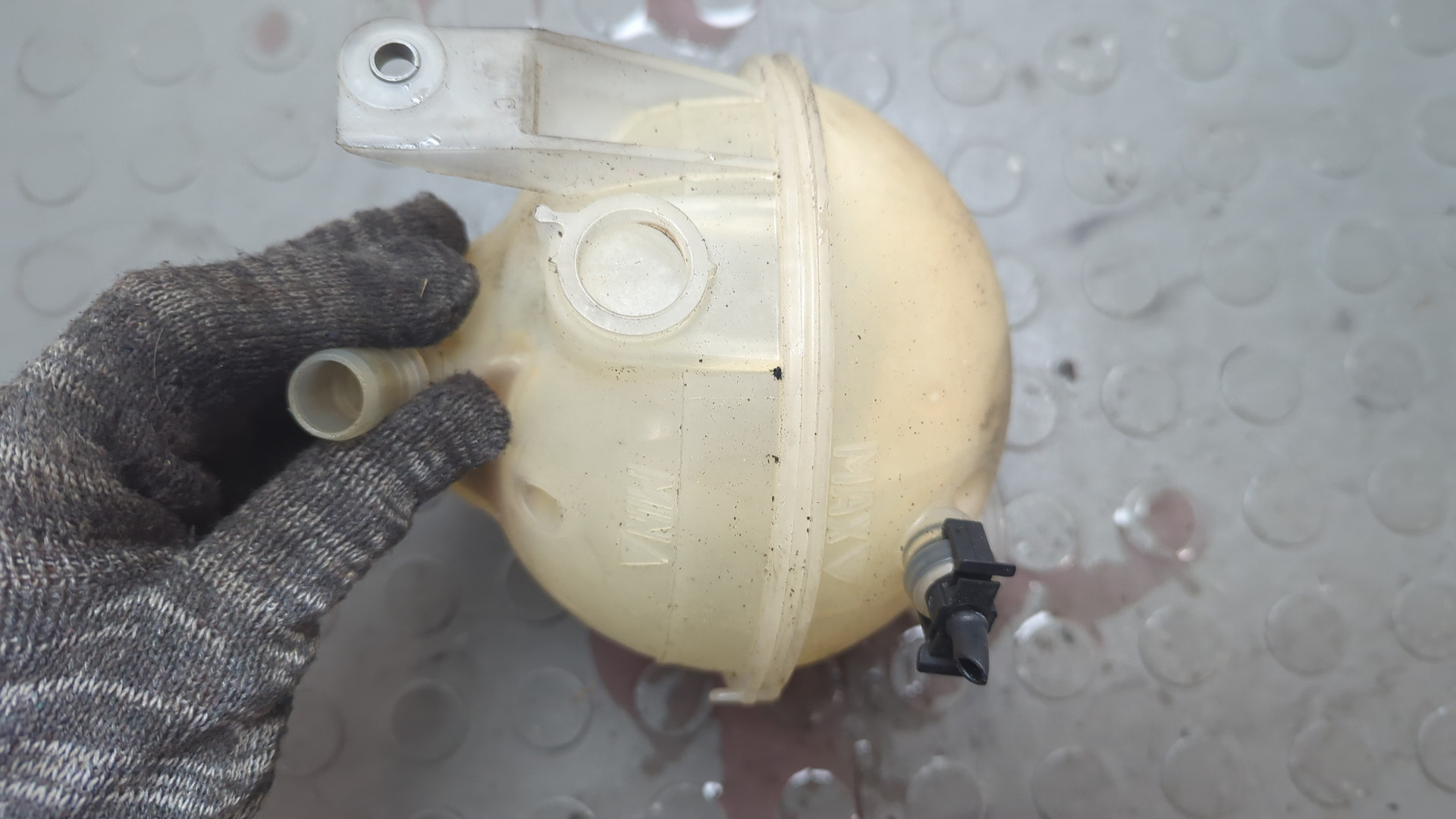 Бачок расширительный