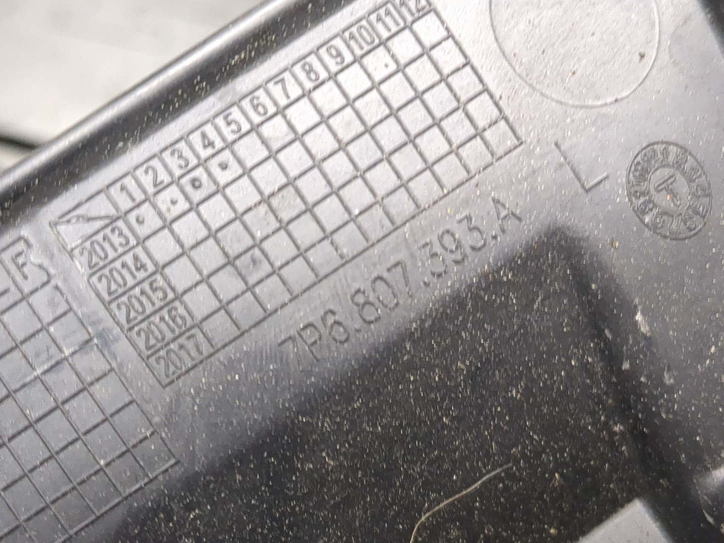 Кронштейн заднего бампера левый