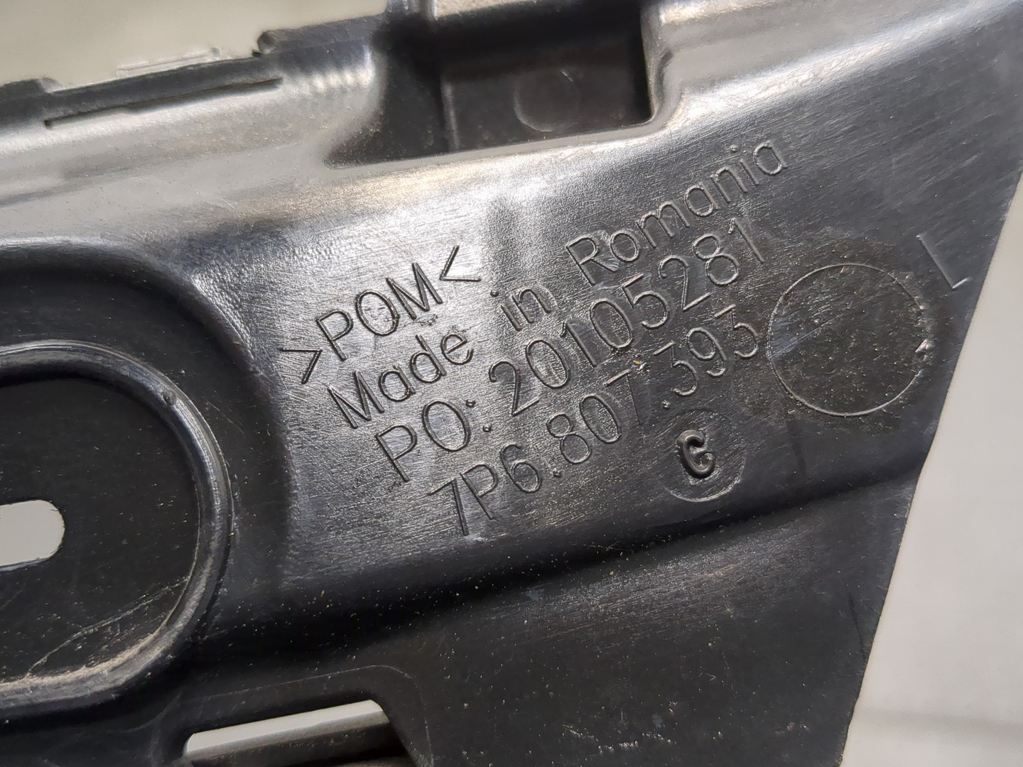 Кронштейн заднего бампера левый