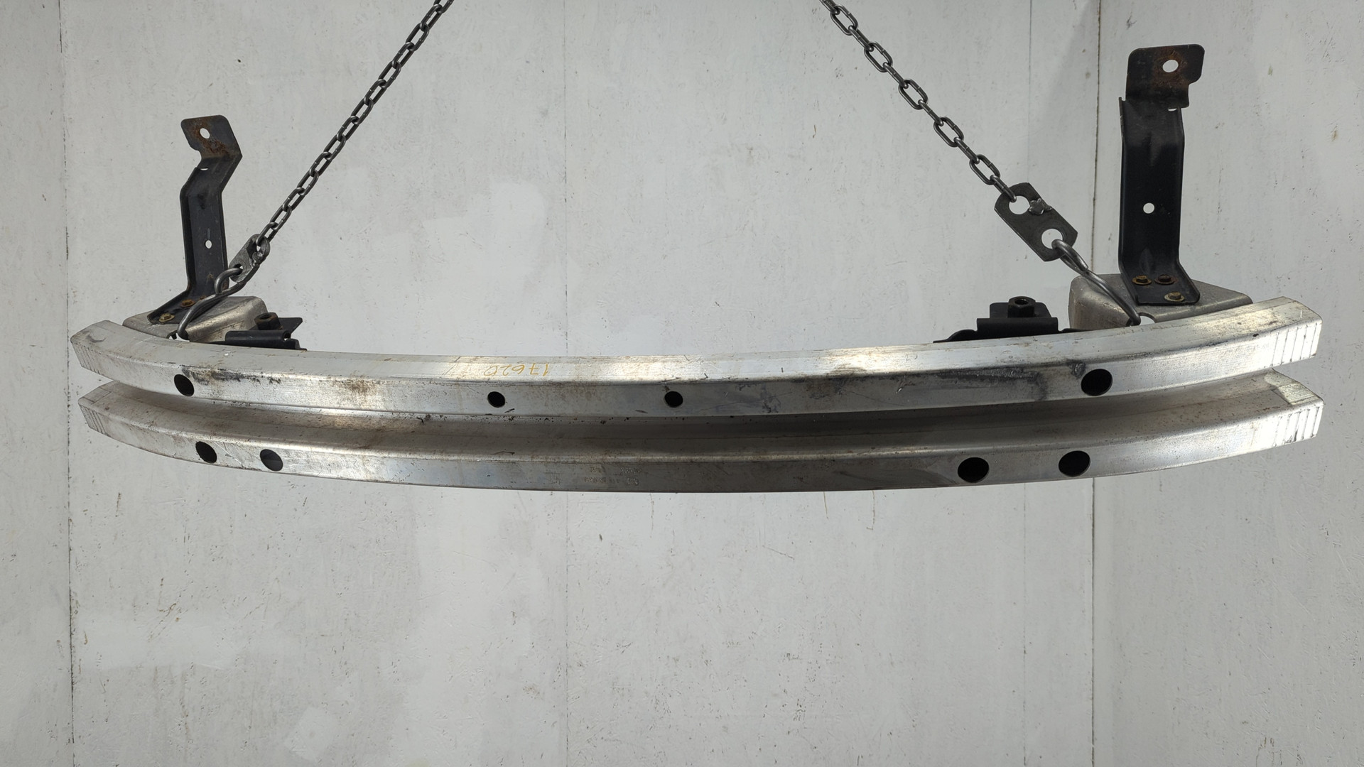 Усилитель переднего бампера