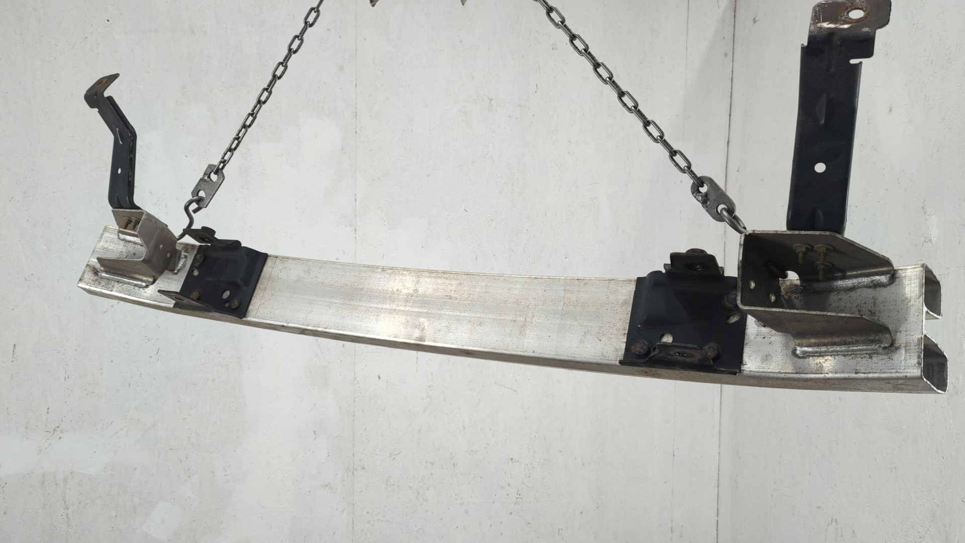 Усилитель переднего бампера