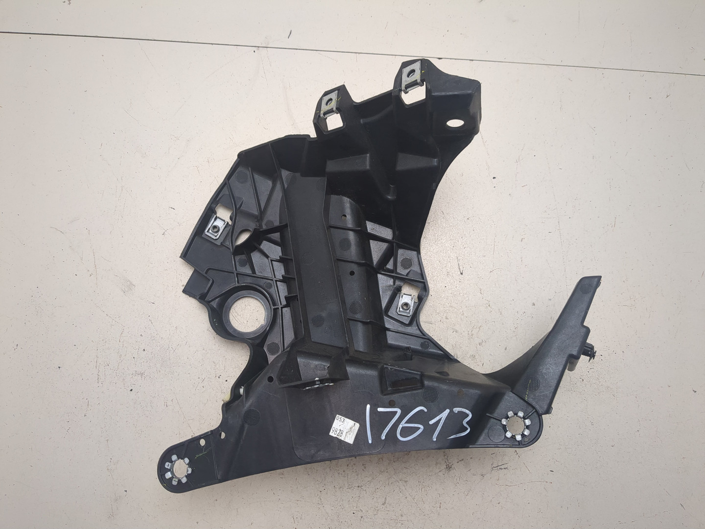 Кронштейн крепления крыла