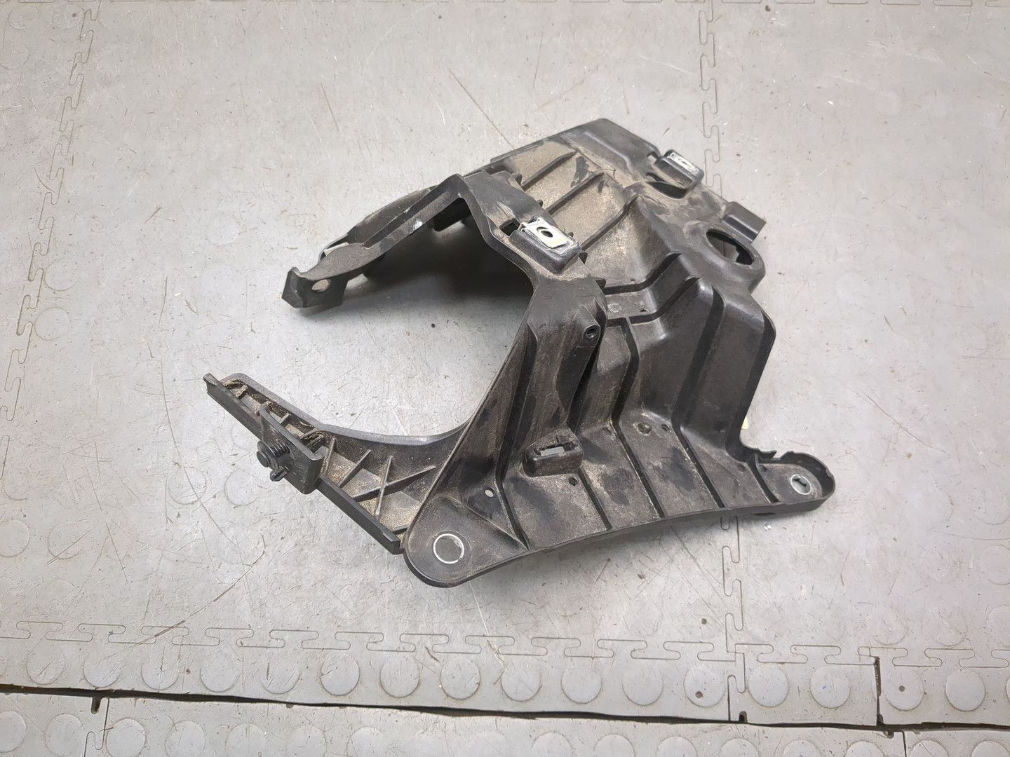 Кронштейн крепления крыла