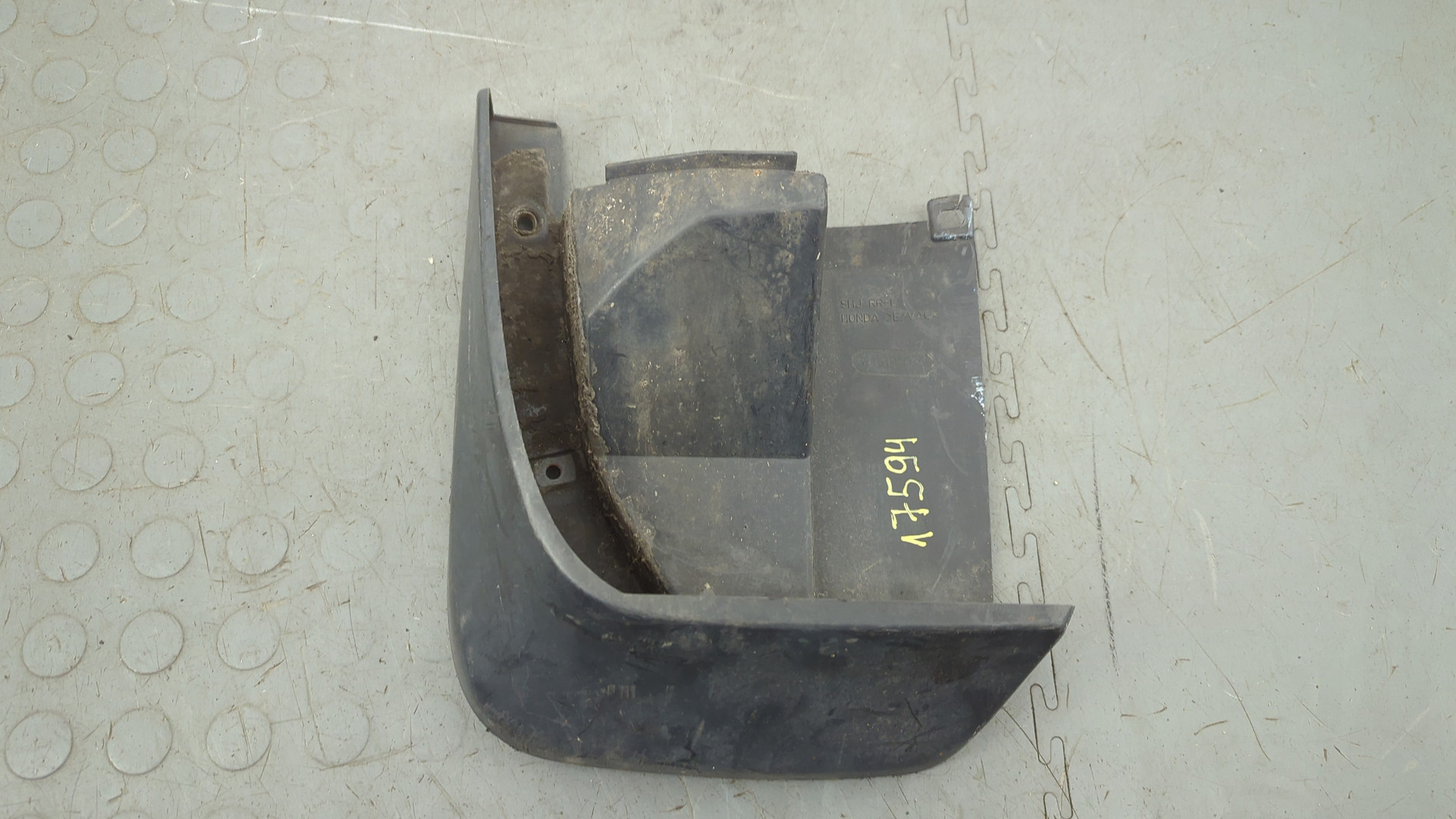 Брызговик задний левый