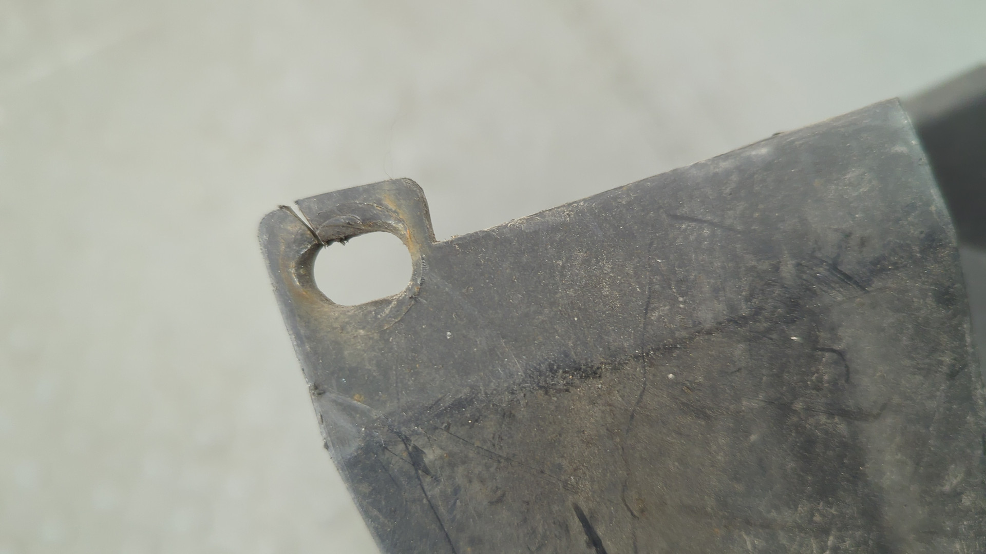 Брызговик задний левый