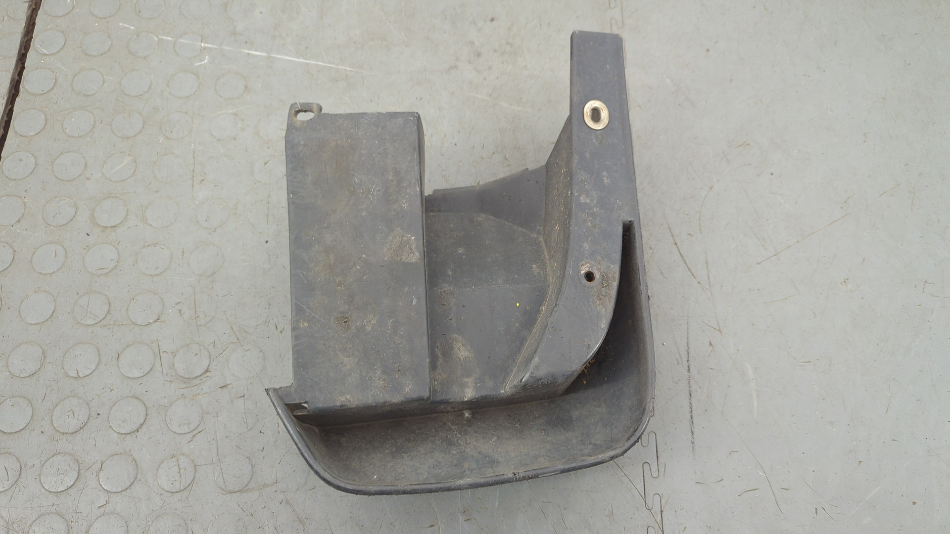 Брызговик задний левый