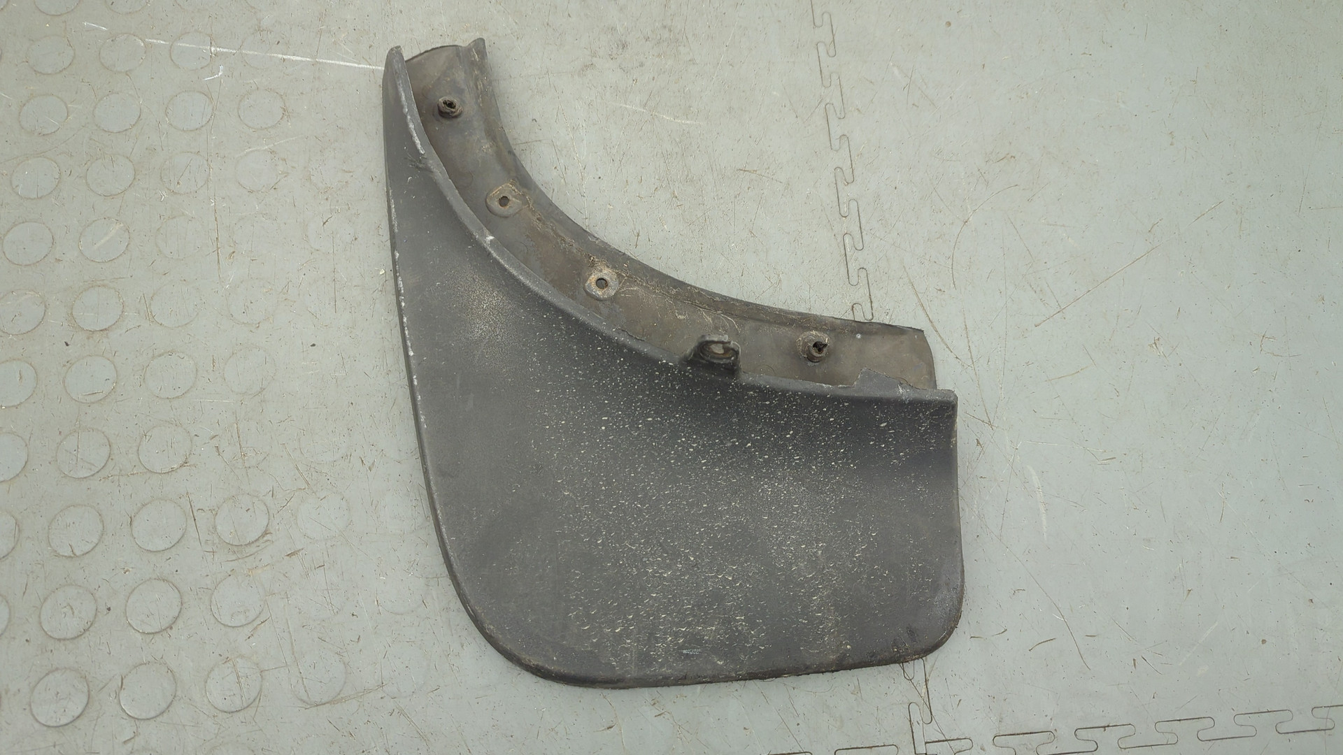 Брызговик задний левый