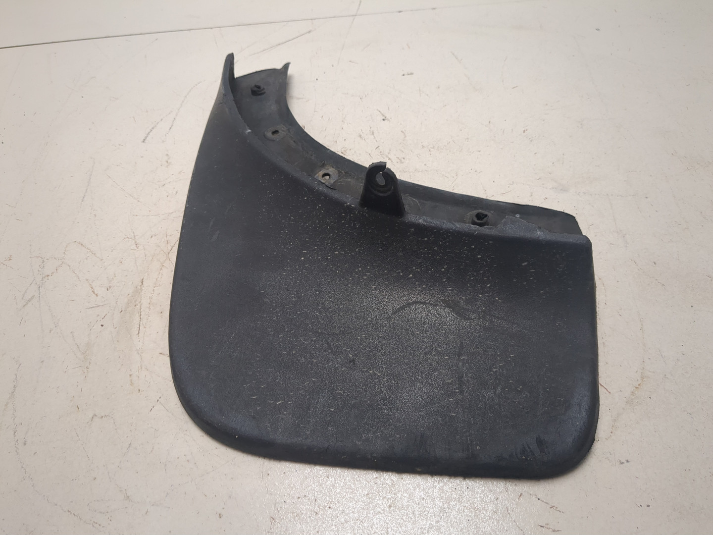 Брызговик задний левый