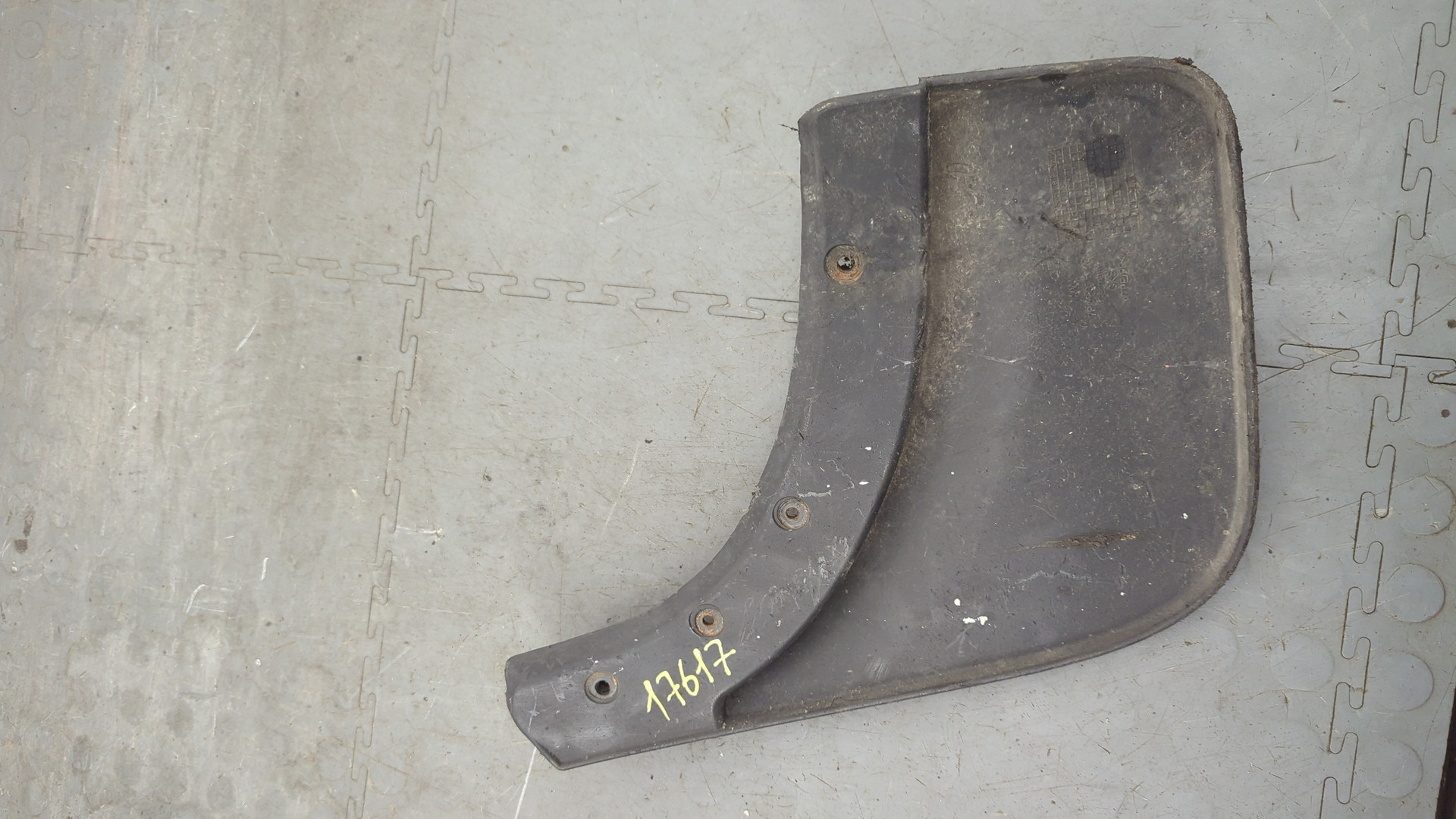 Брызговик задний правый