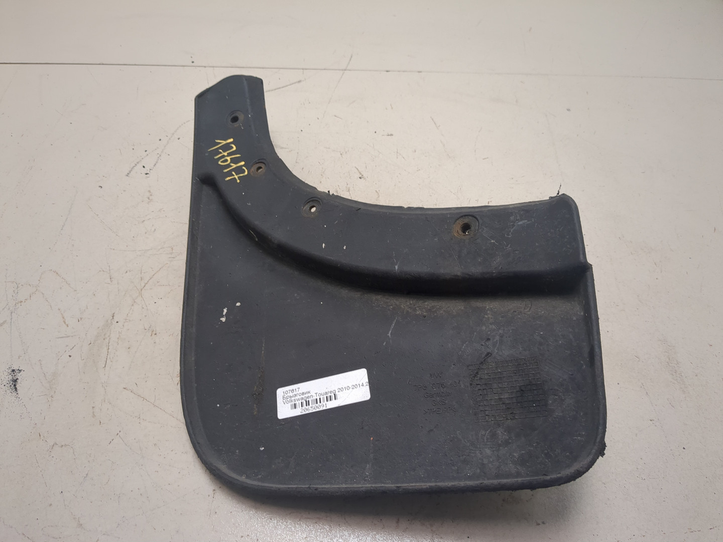 Брызговик задний правый