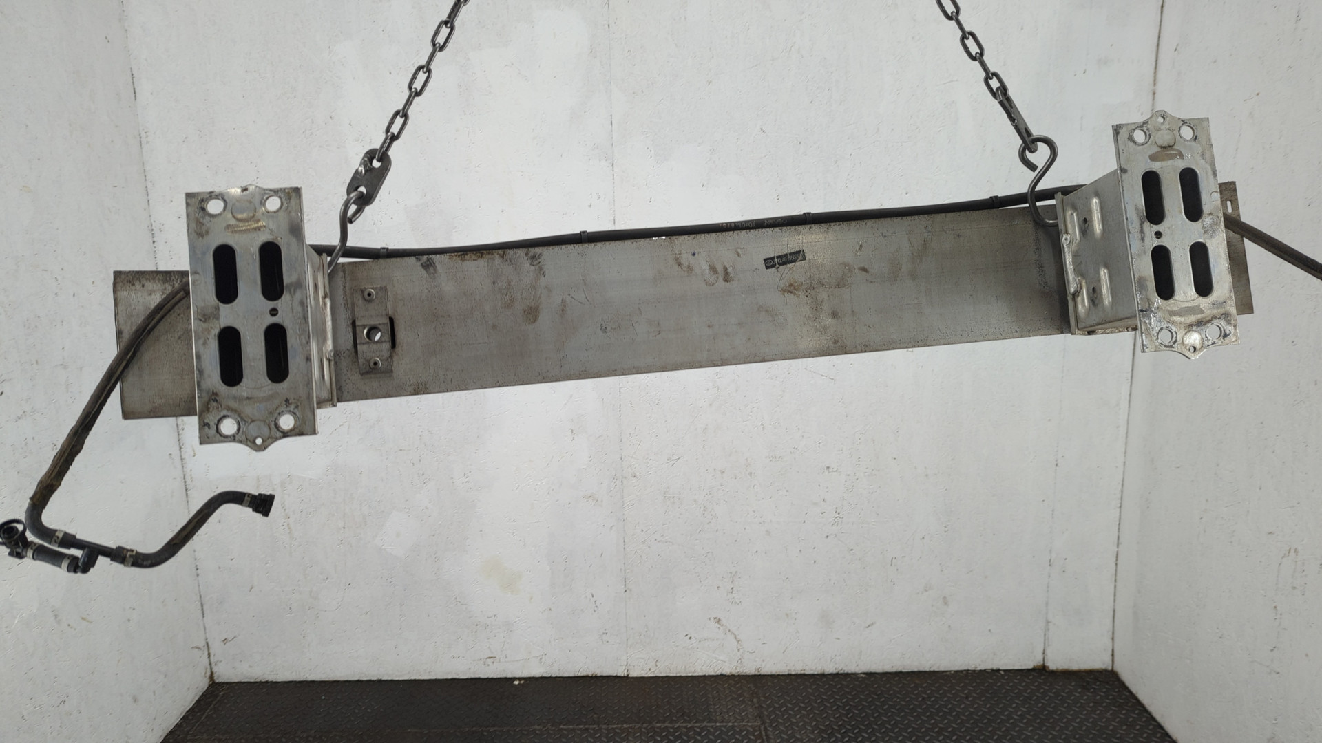 Усилитель переднего бампера