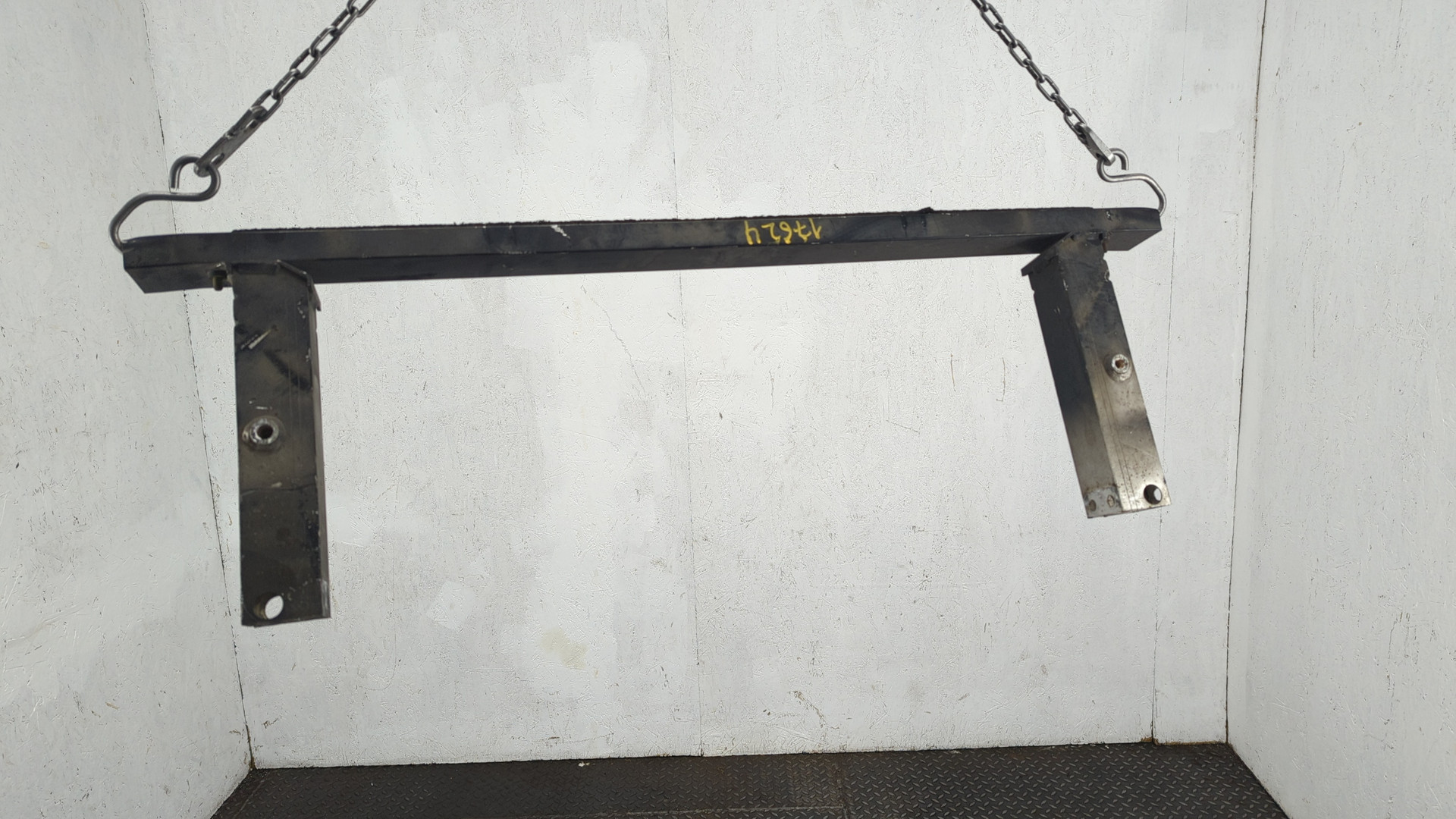 Усилитель переднего бампера