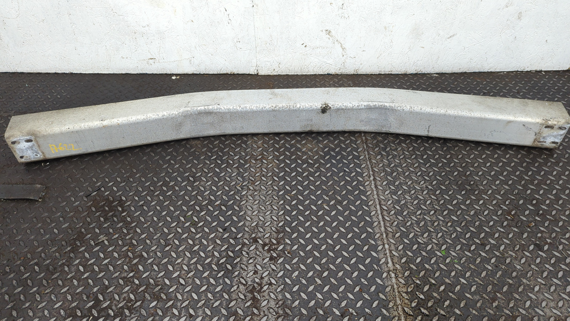 Усилитель заднего бампера