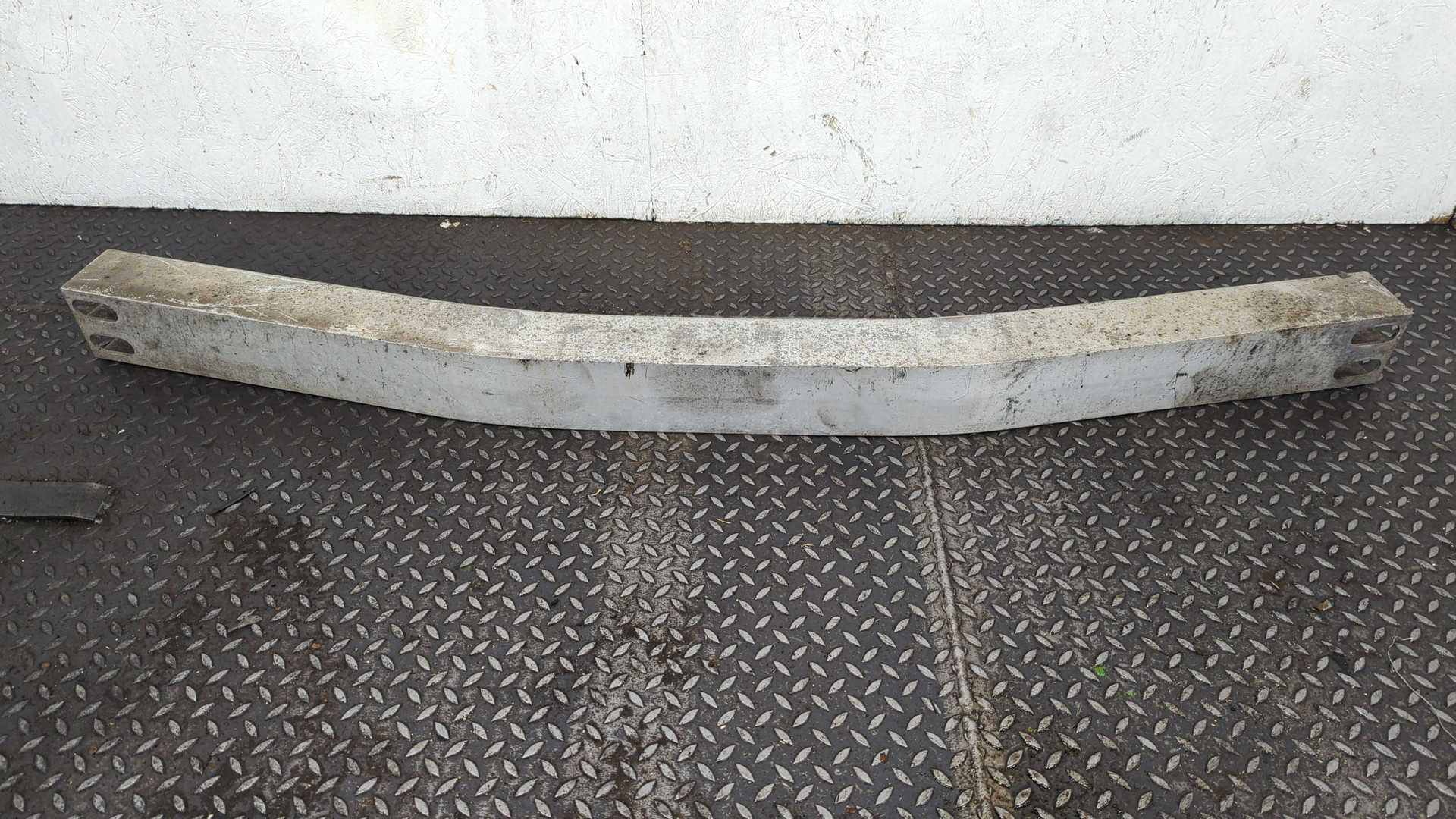 Усилитель заднего бампера