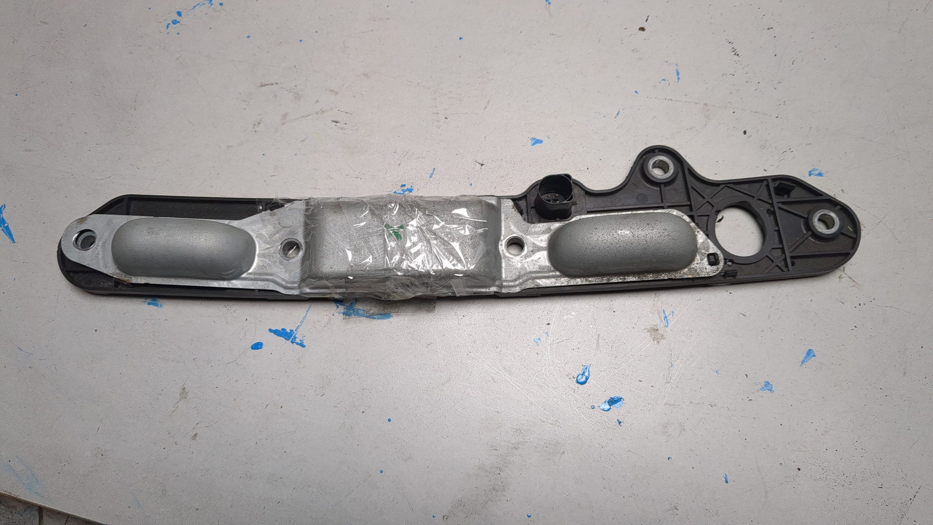 Кнопка открывания багажника