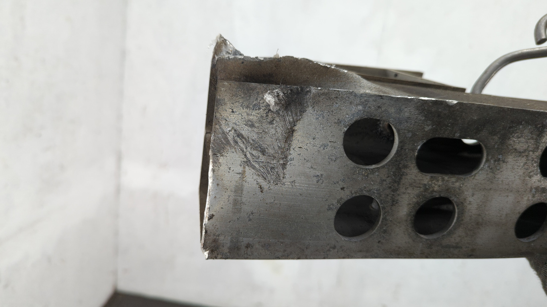 Усилитель заднего бампера