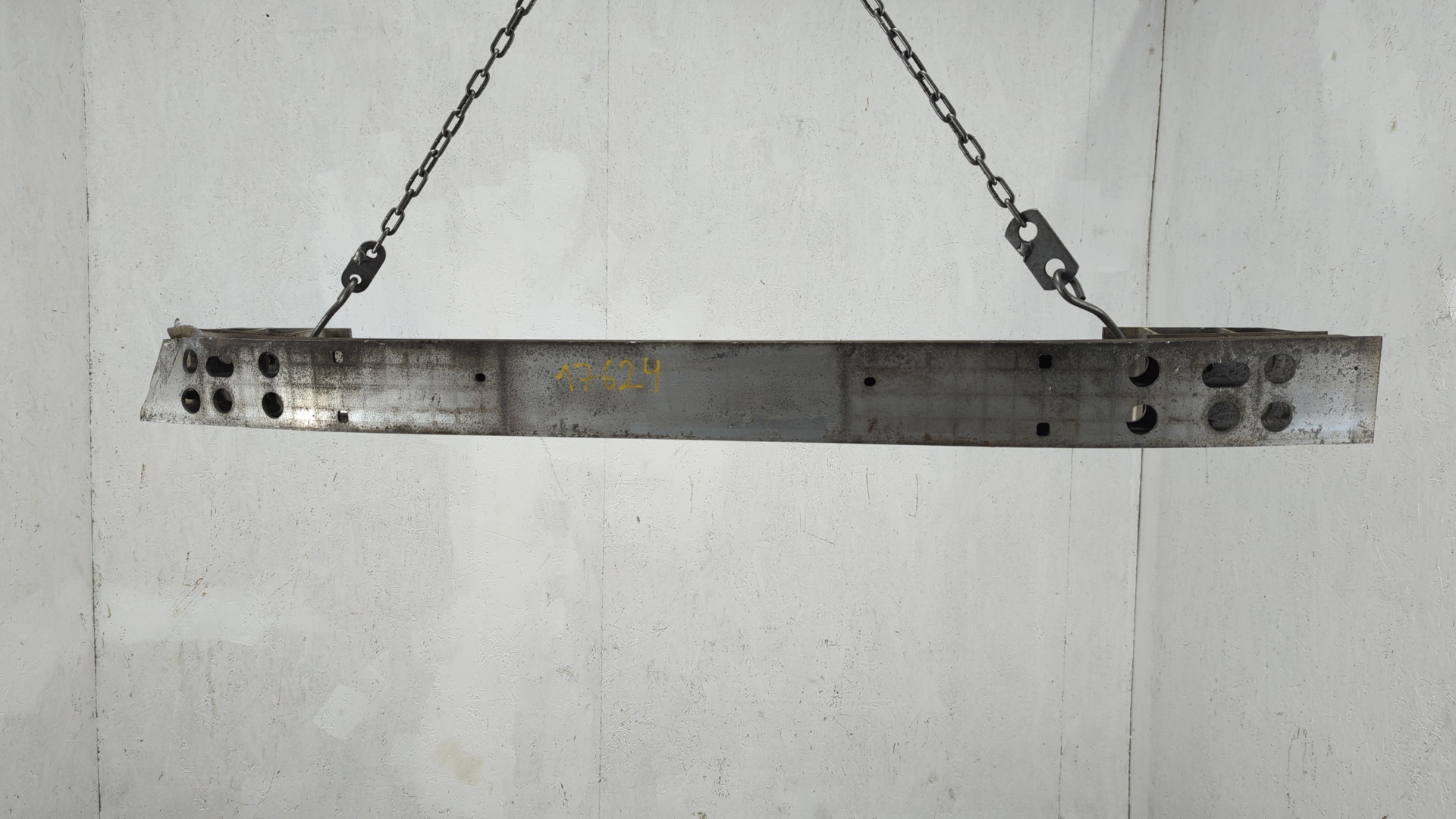 Усилитель заднего бампера