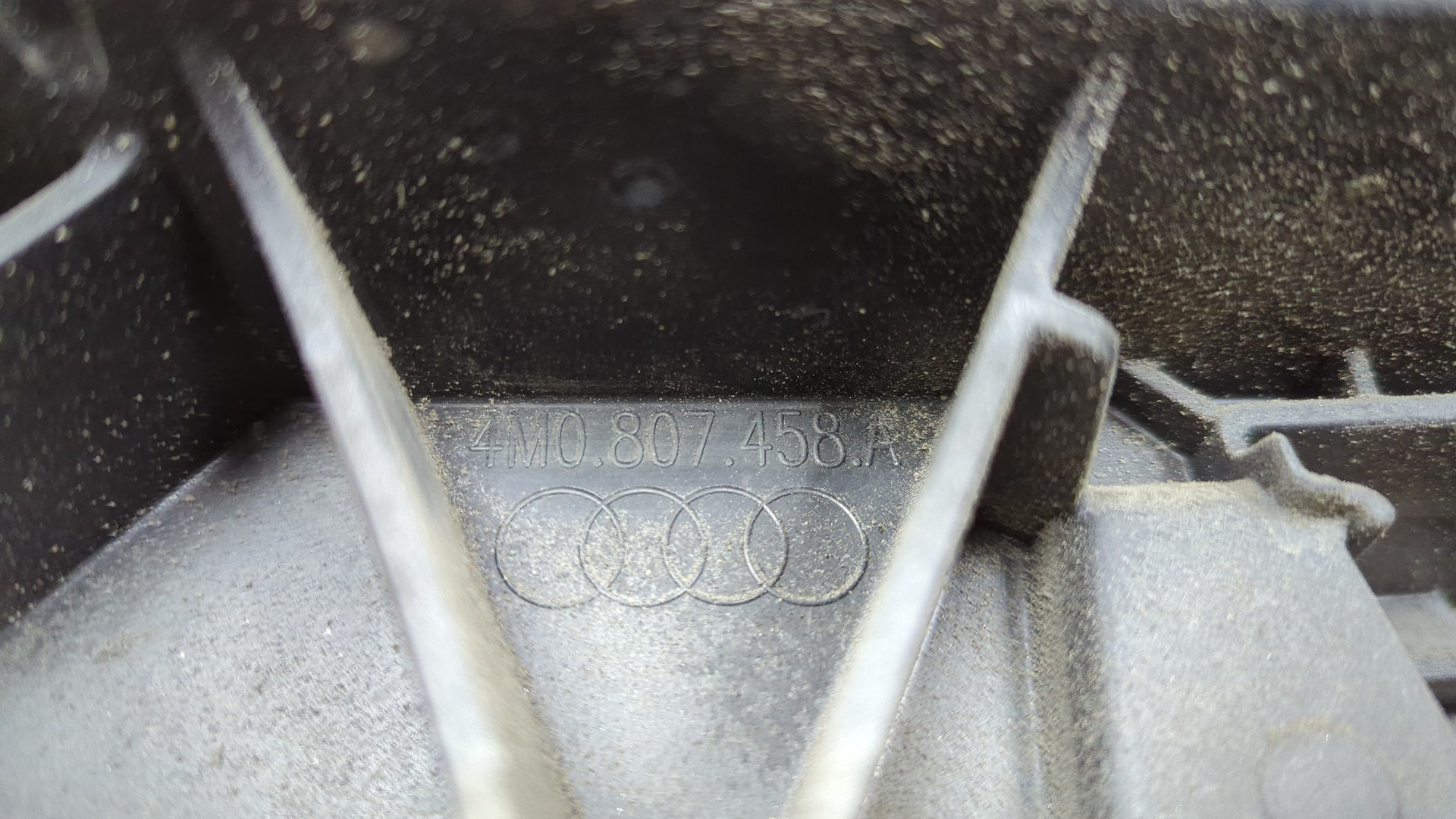 Кронштейн переднего бампера