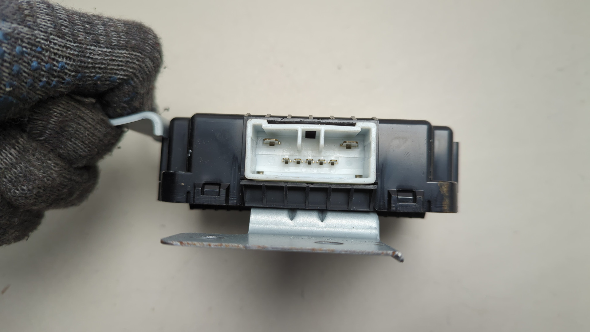 Преобразователь напряжения (адаптер)