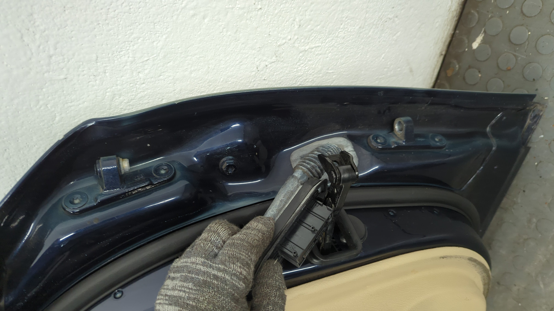 Дверь передняя левая