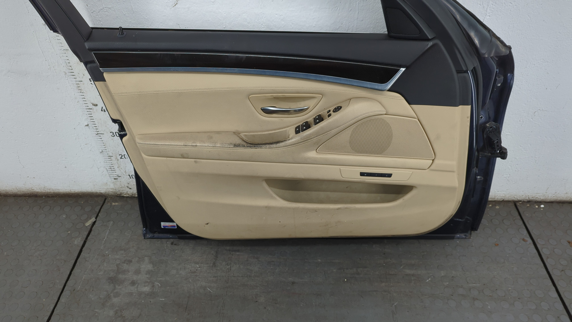 Дверь передняя левая