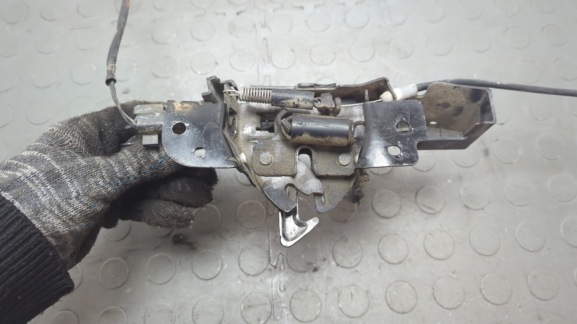 Замок капота для K5 (DL) 2019>