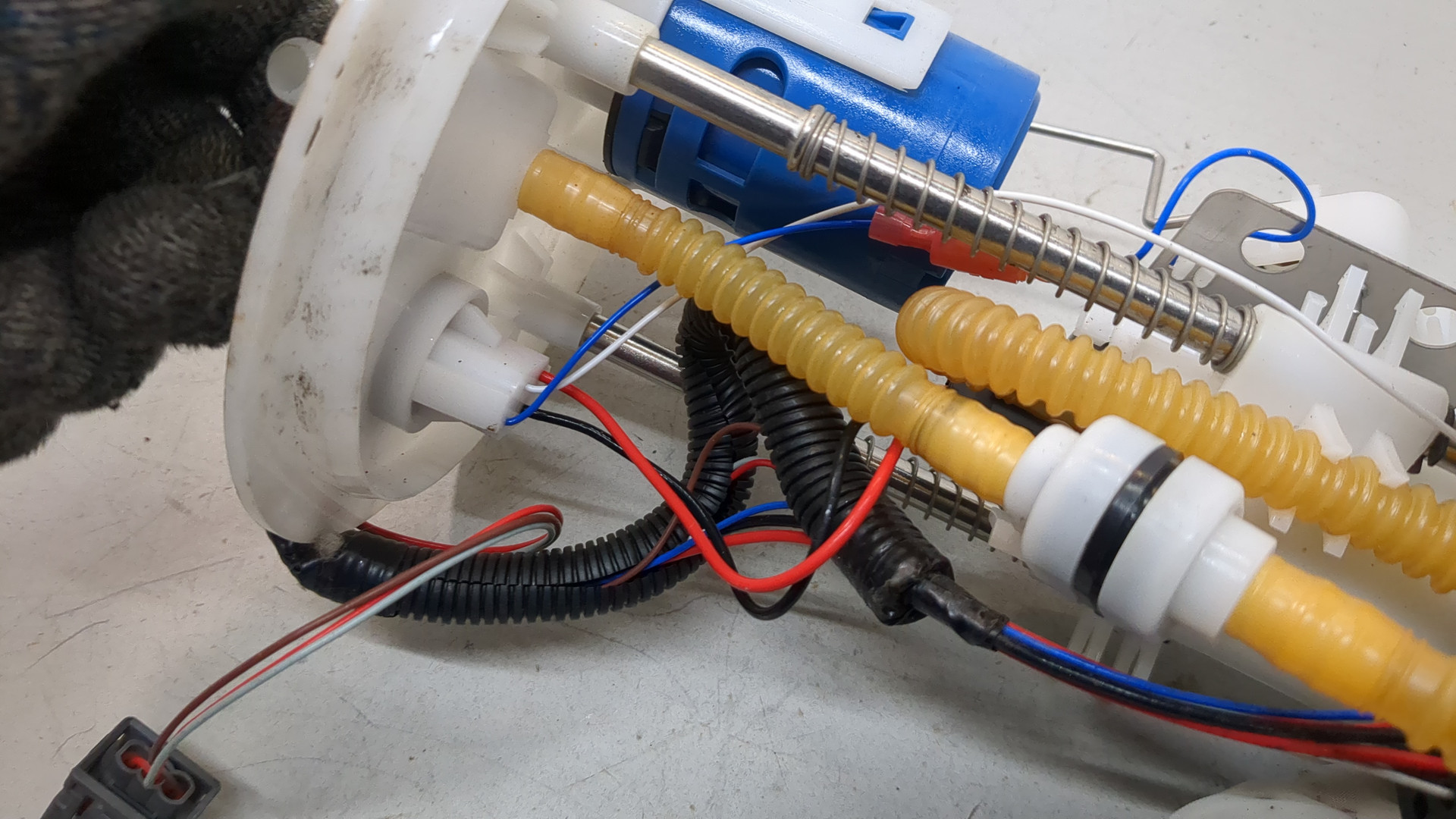 Насос топливный электрический