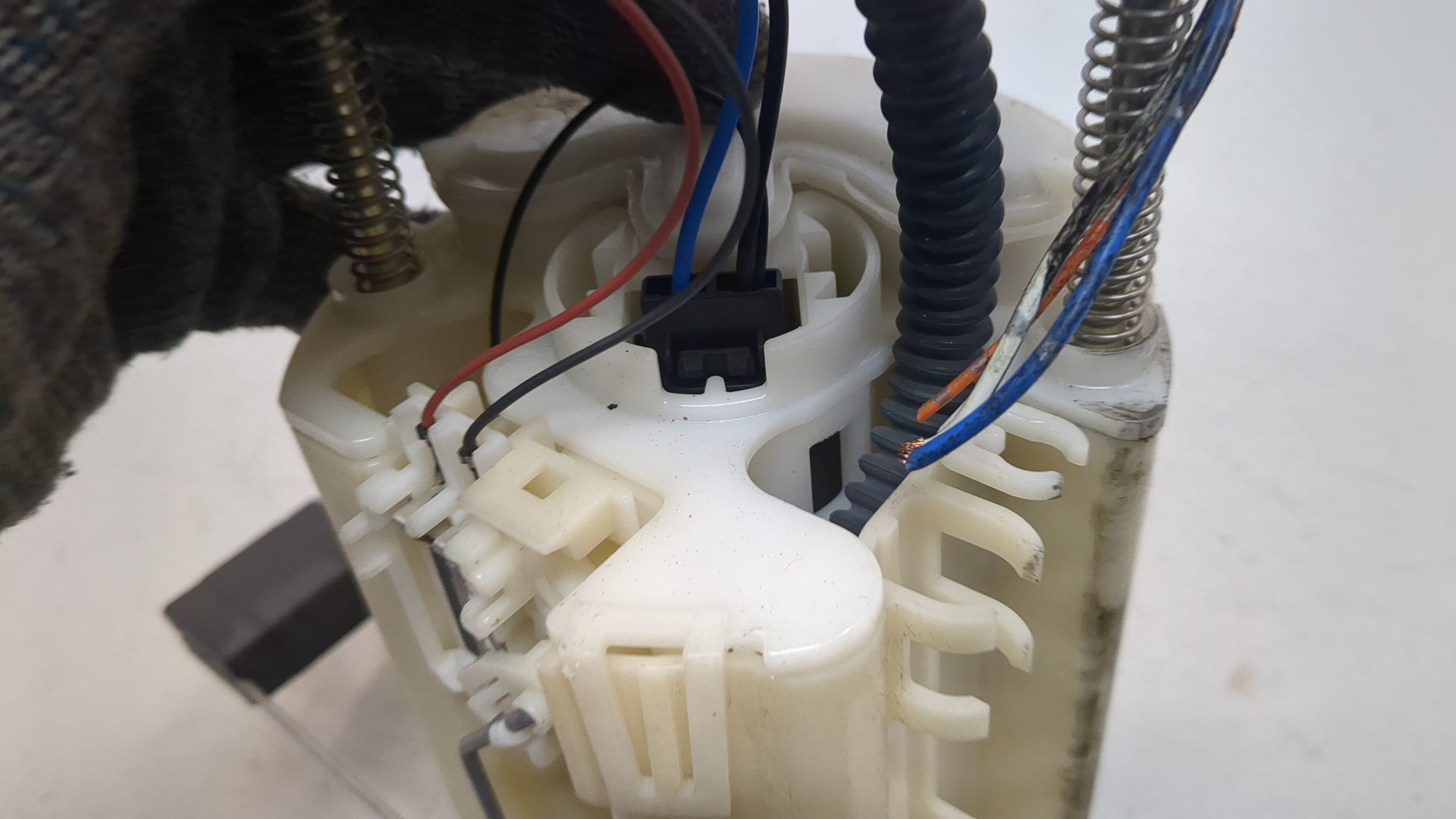 Насос топливный электрический