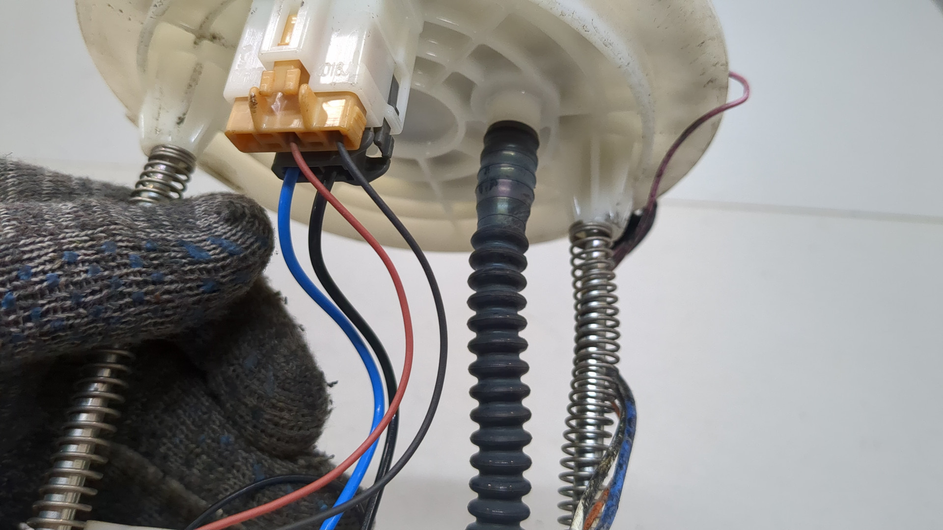 Насос топливный электрический