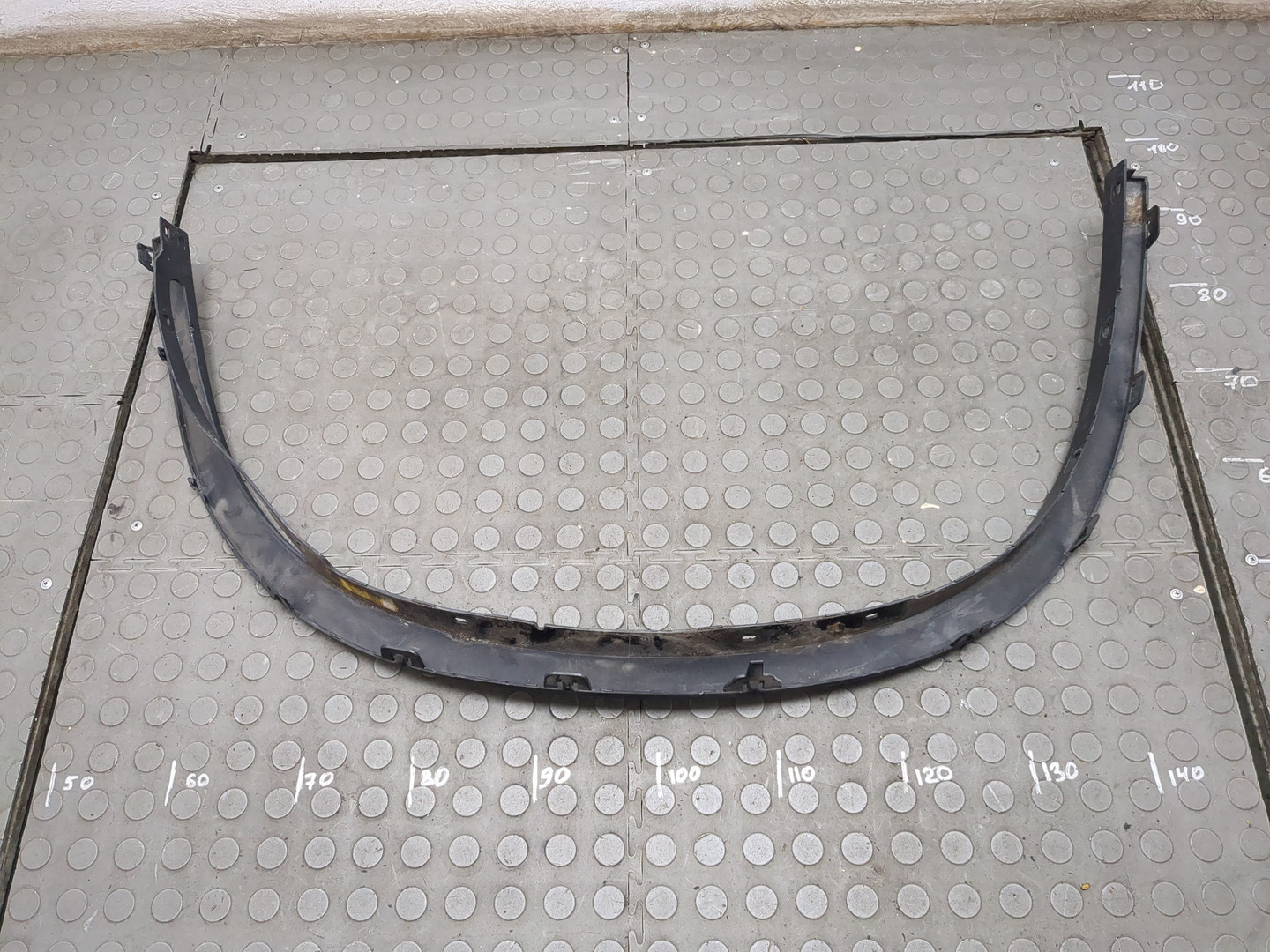 Накладка переднего крыла левого