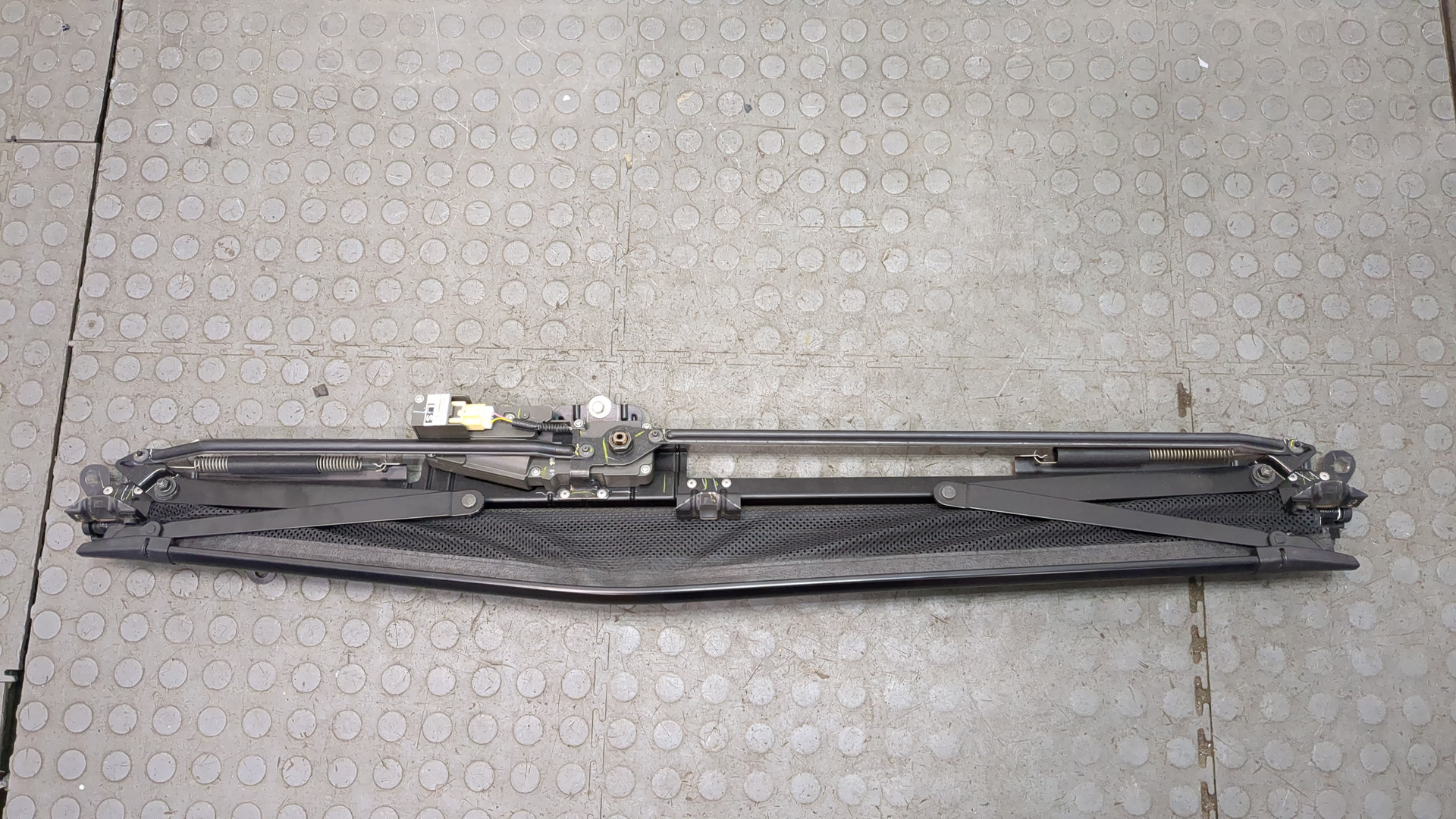 Шторка солнцезащитная