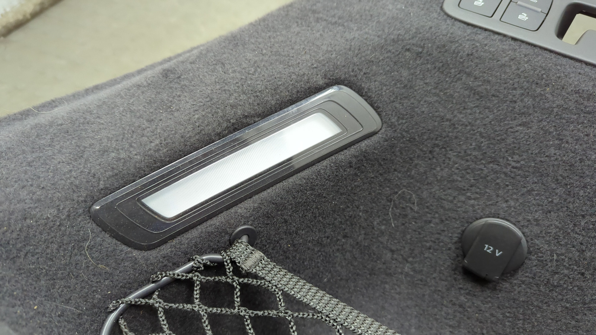 Обшивка багажника