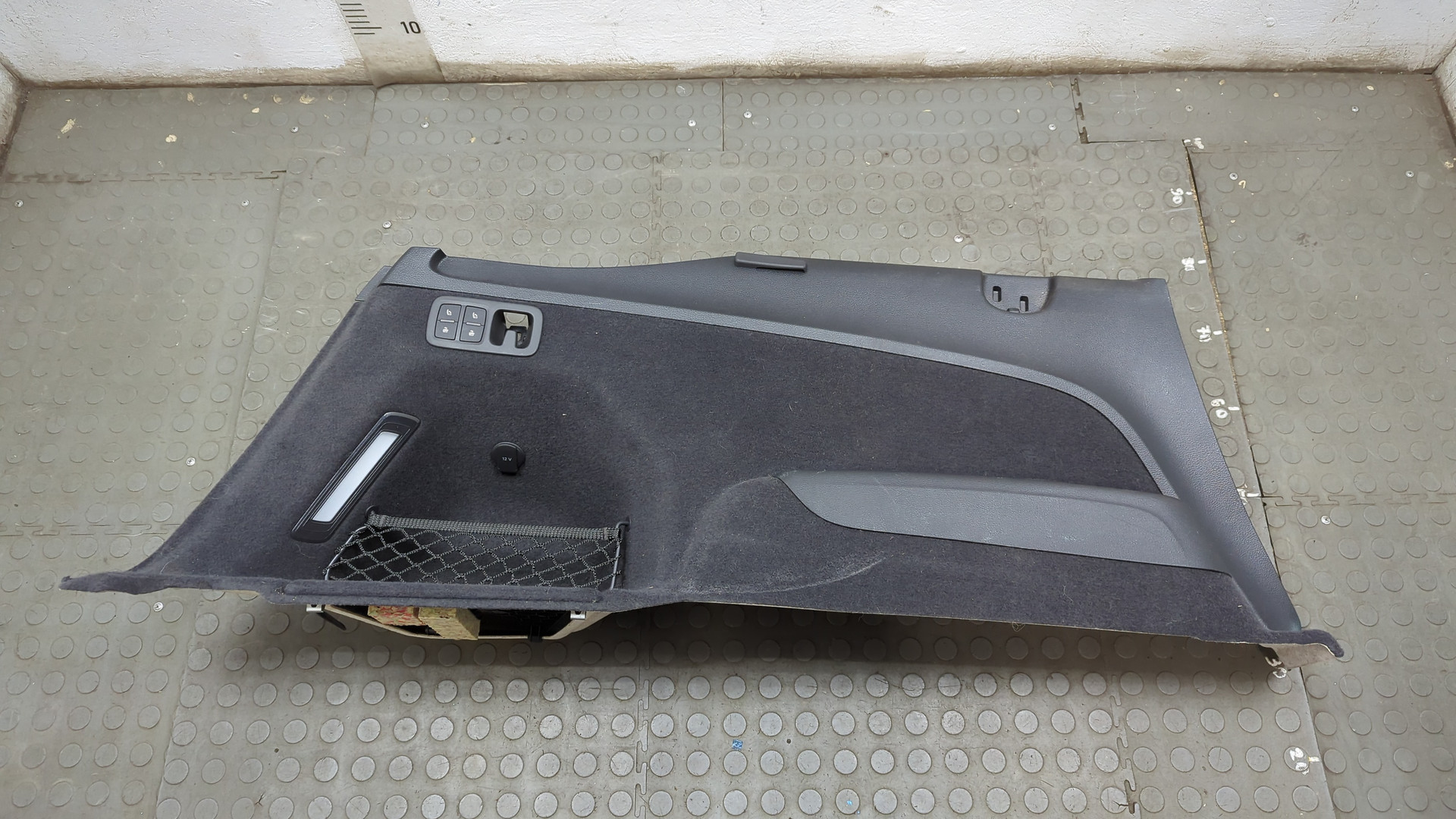 Обшивка багажника